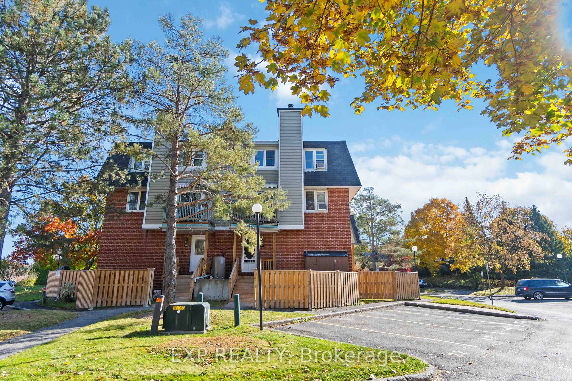 Photo 3 of Unit 207, 6 Terrace Drive, Ottawa, Westcliffe Estates — HOMEH