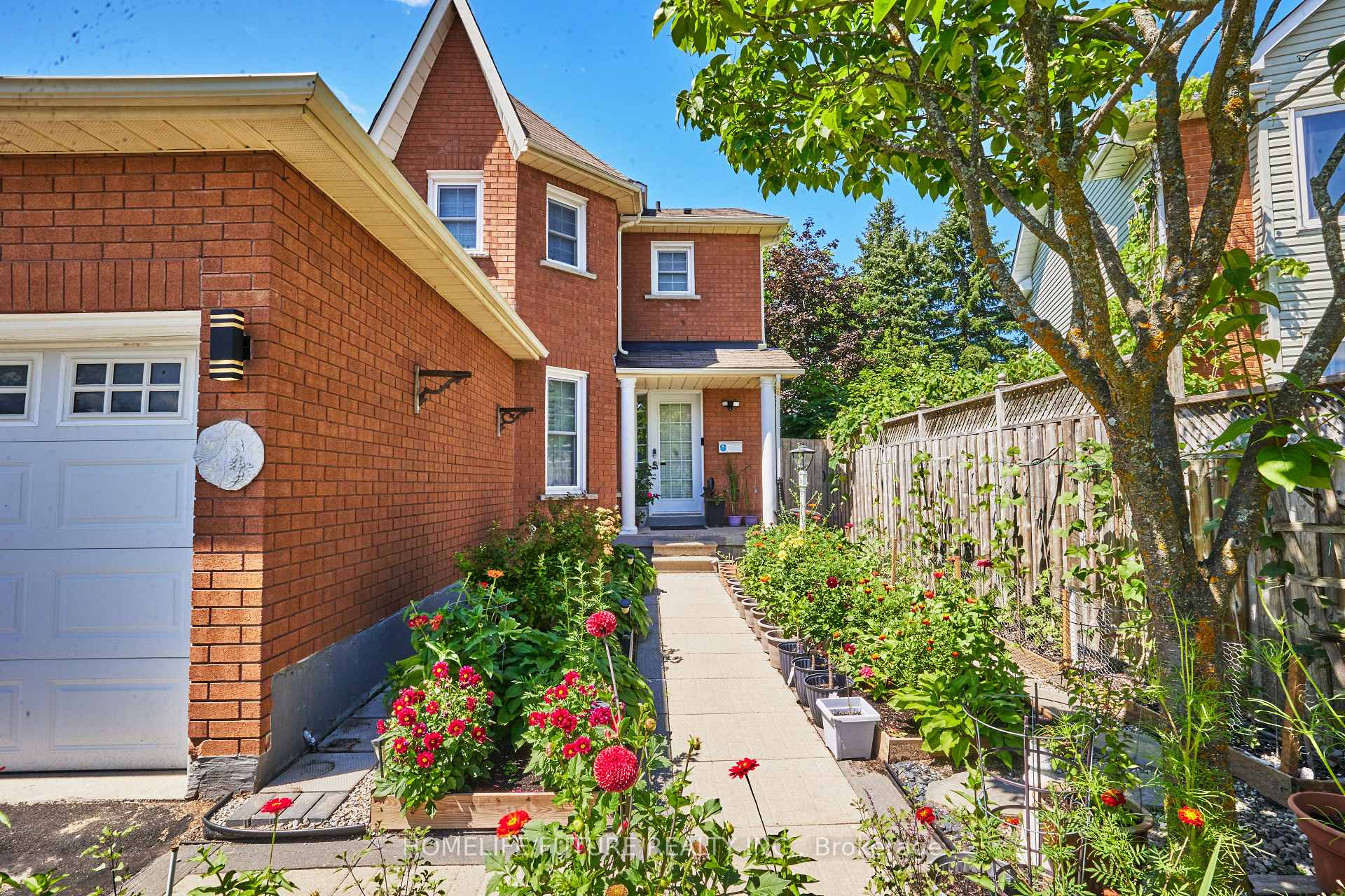Photo 2 of 58 O'Shaughnessy Crescent, Barrie, Holly — HOMEH
