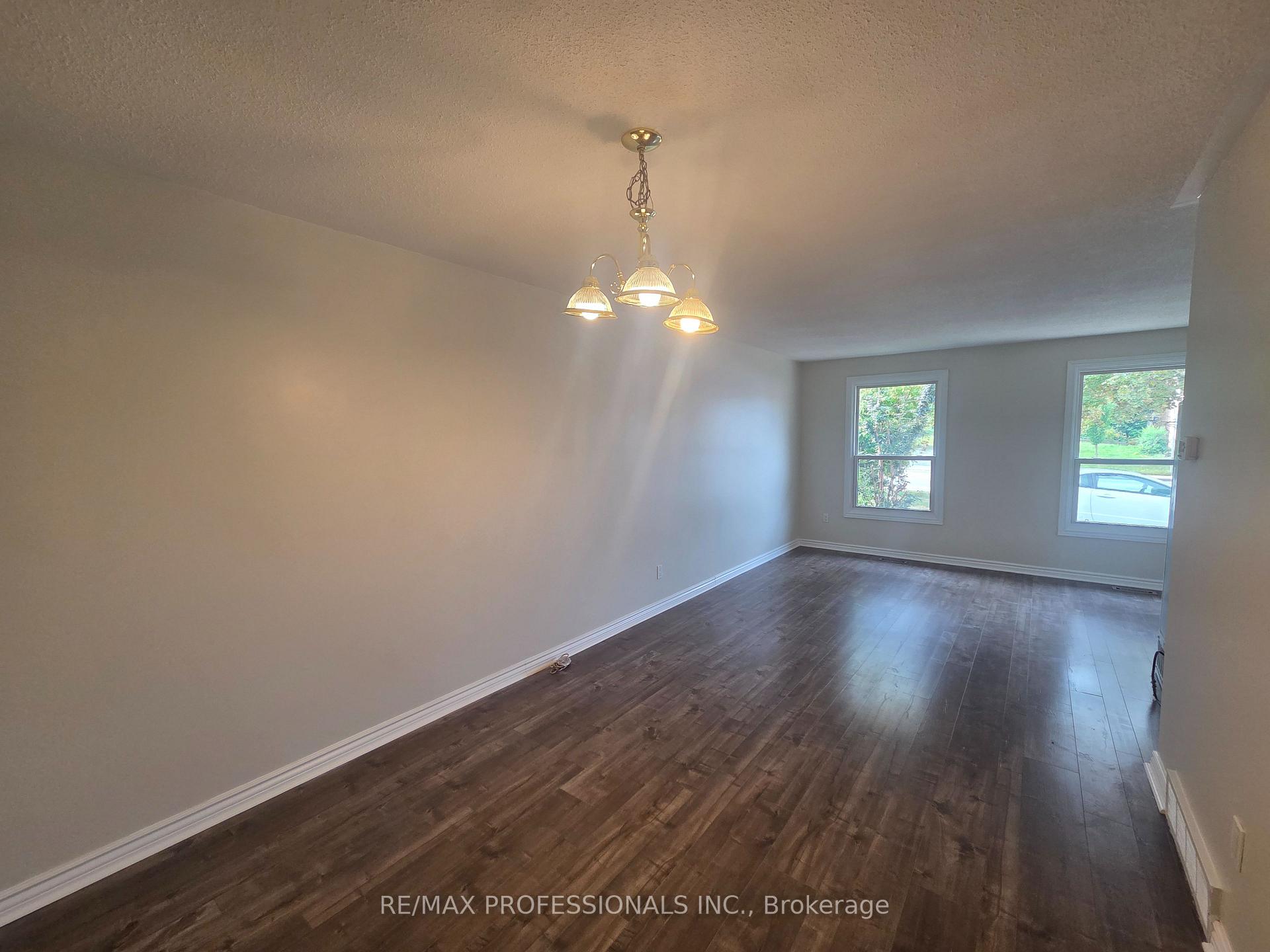 Photo 5 of Unit UPPER, 881 Lawrence Road, Hamilton, Glenview — HOMEH