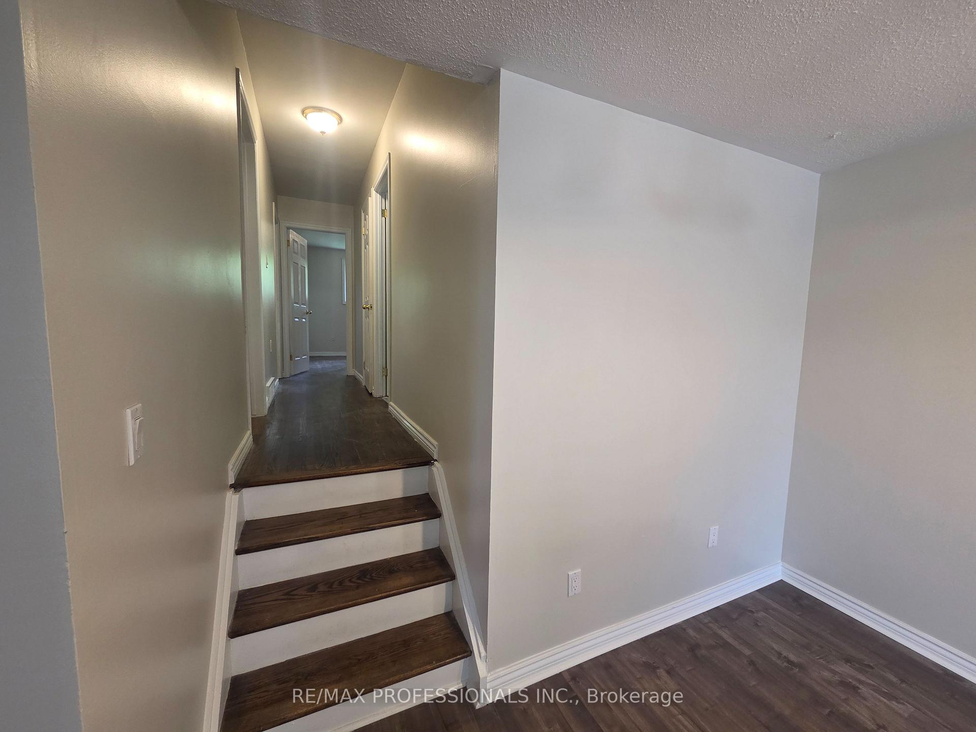 Photo 6 of Unit UPPER, 881 Lawrence Road, Hamilton, Glenview — HOMEH