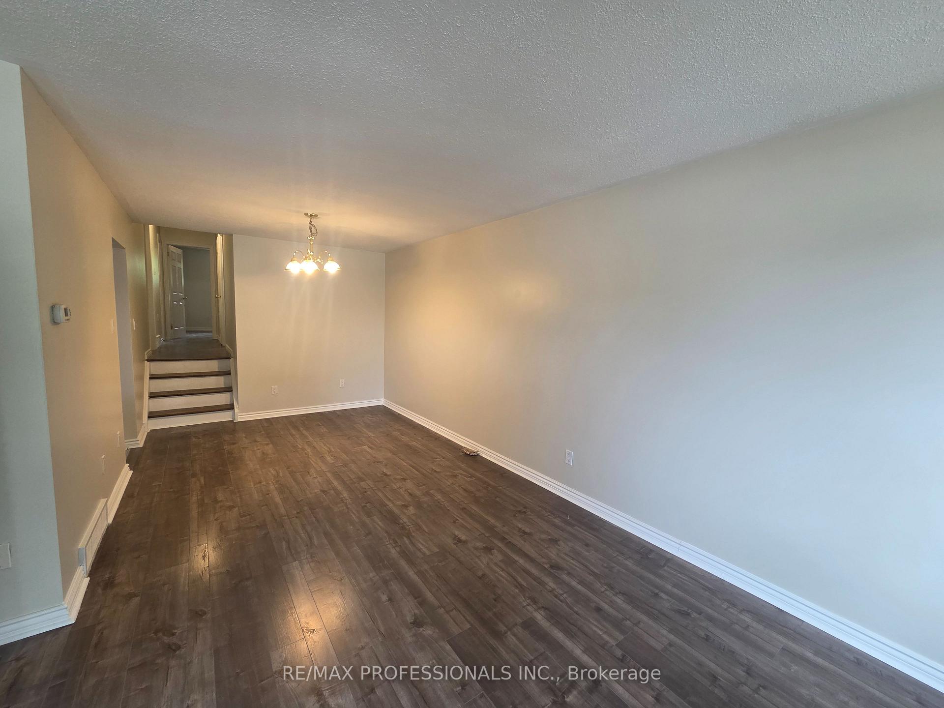 Photo 7 of Unit UPPER, 881 Lawrence Road, Hamilton, Glenview — HOMEH