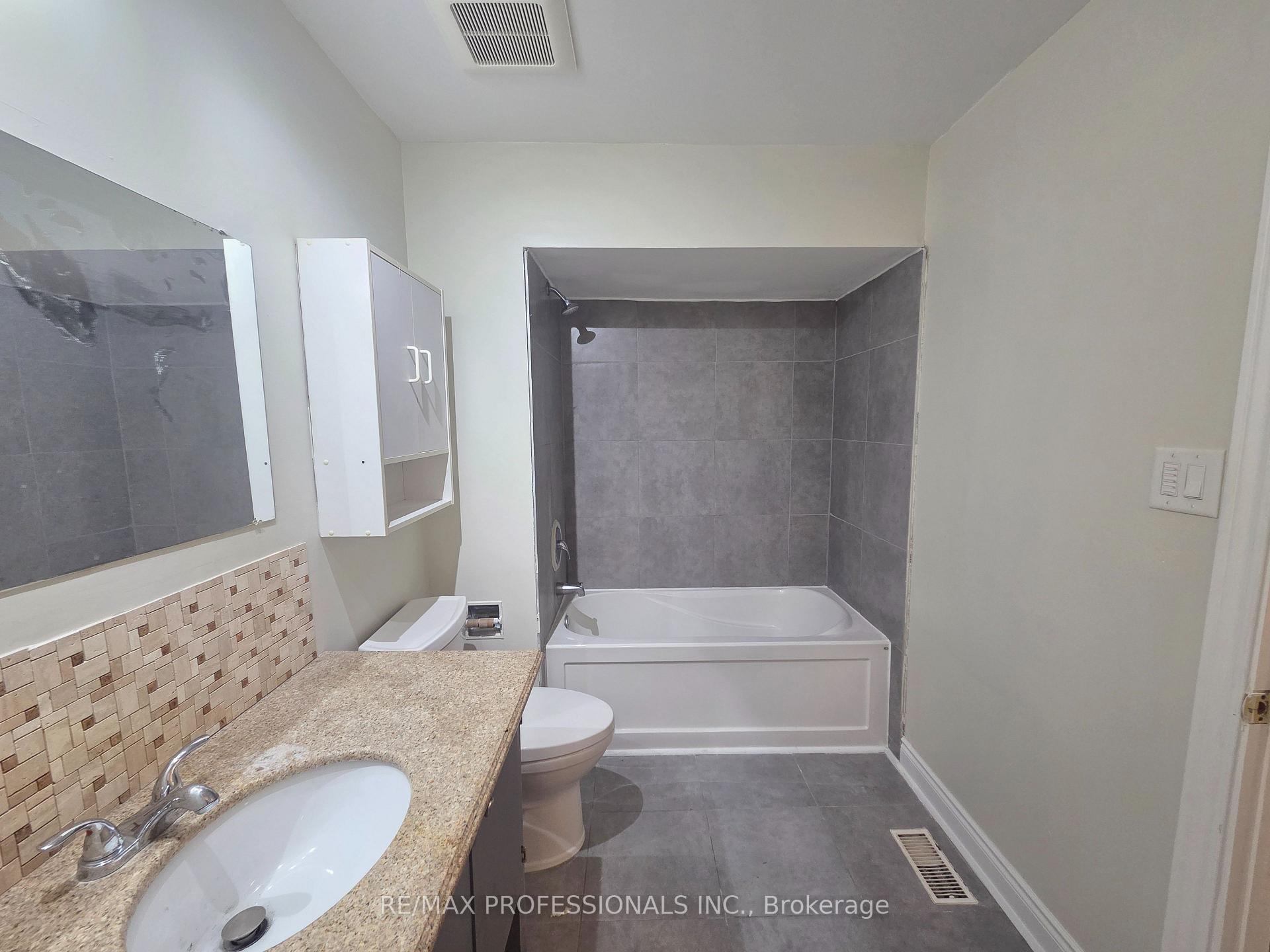 Photo 20 of Unit UPPER, 881 Lawrence Road, Hamilton, Glenview — HOMEH