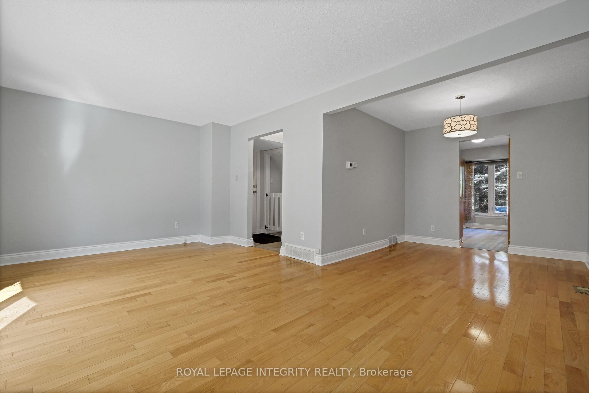 Photo 4 of 2432 Autumn Hill Crescent, Ottawa, Blackburn Hamlet (South) — HOMEH