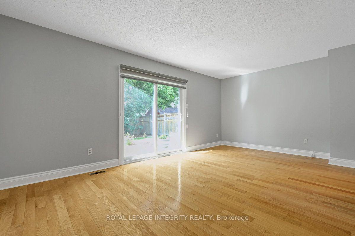 Photo 5 of 2432 Autumn Hill Crescent, Ottawa, Blackburn Hamlet (South) — HOMEH