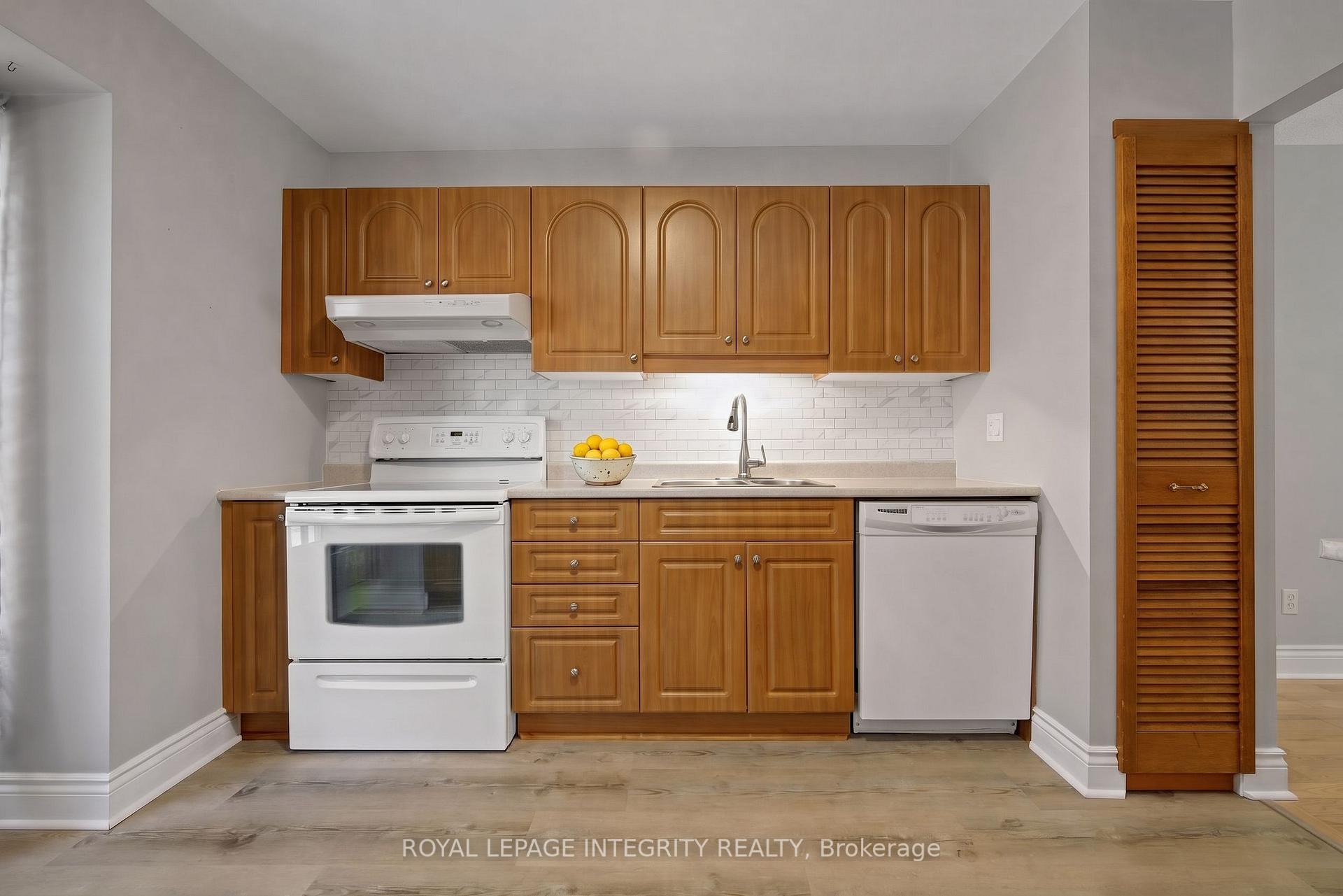 Photo 9 of 2432 Autumn Hill Crescent, Ottawa, Blackburn Hamlet (South) — HOMEH
