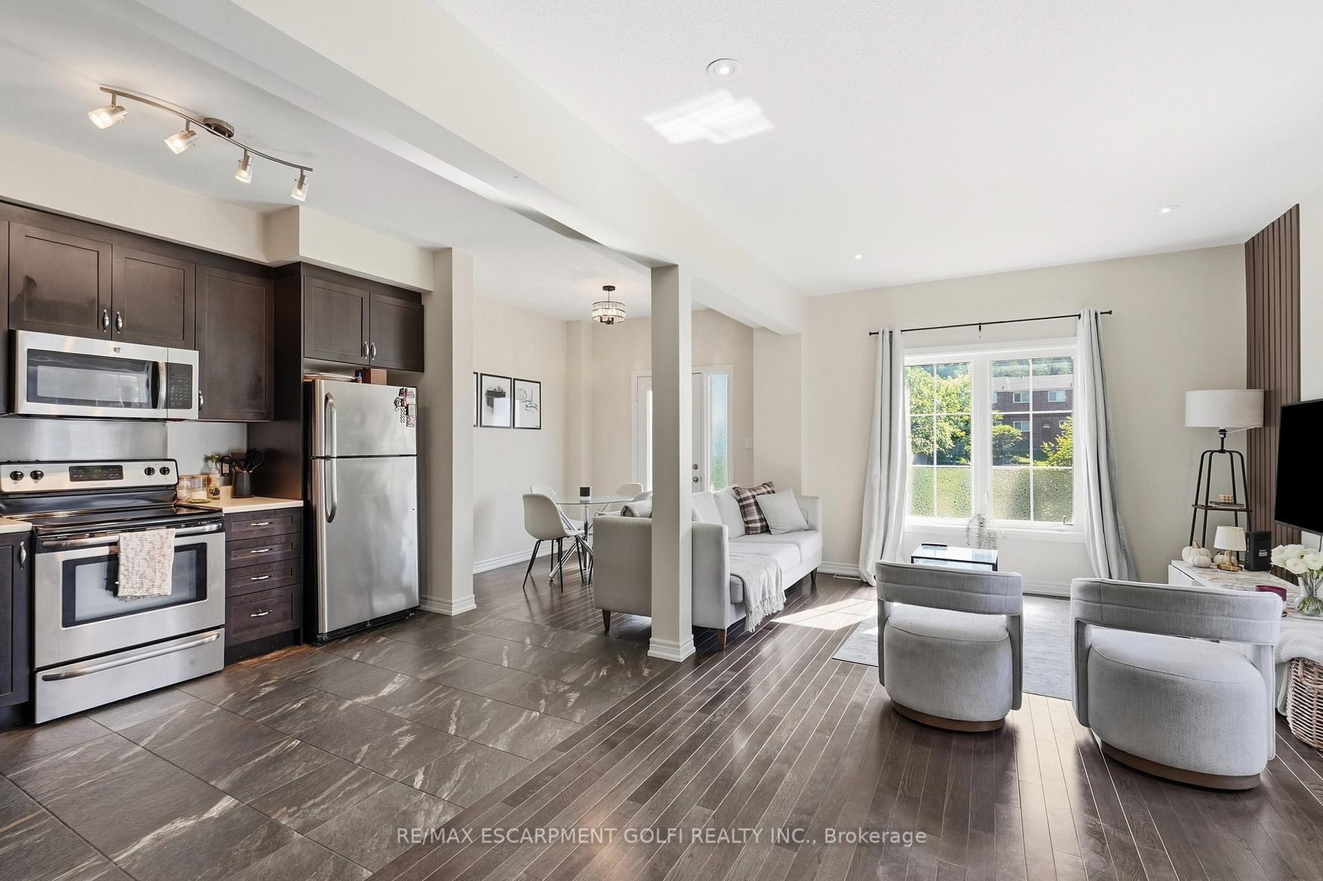 Photo 2 of Unit 8, 43 Kerman Avenue, Grimsby, Grimsby West — HOMEH