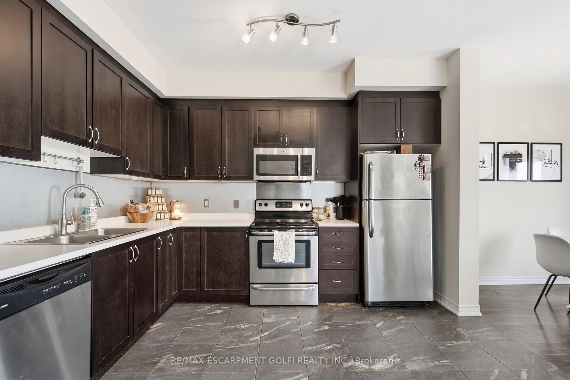 Photo 3 of Unit 8, 43 Kerman Avenue, Grimsby, Grimsby West — HOMEH