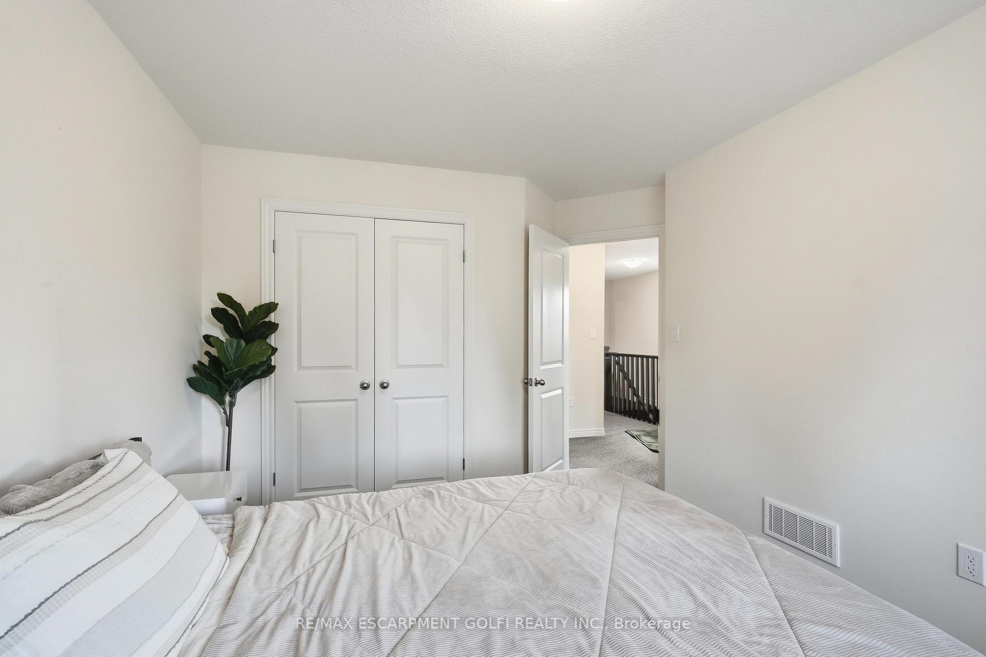 Photo 13 of Unit 8, 43 Kerman Avenue, Grimsby, Grimsby West — HOMEH