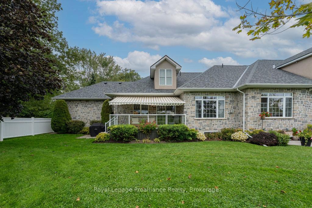 Photo 2 of 20 Gracefield Lane, Belleville, Belleville Ward — HOMEH