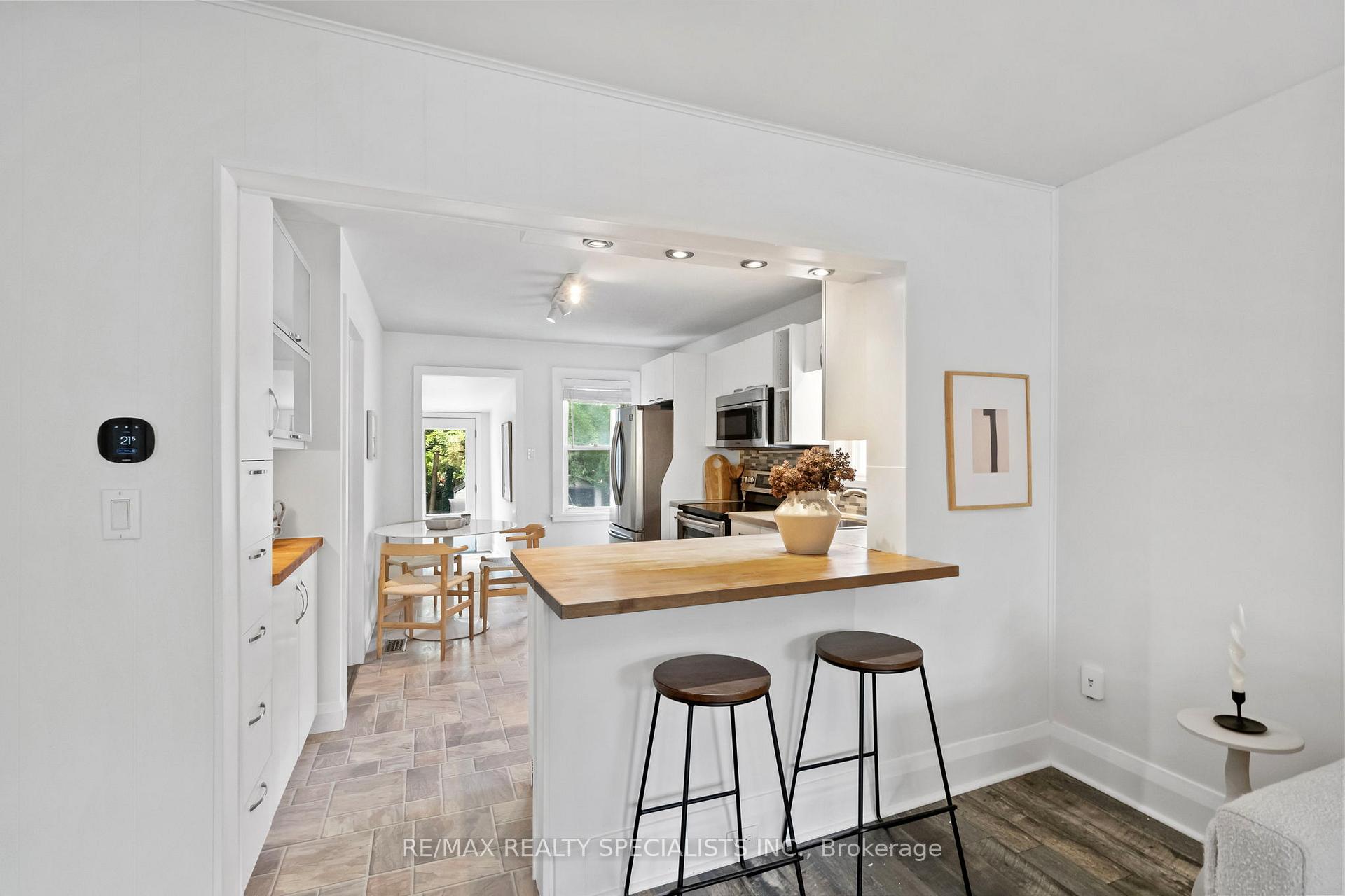 Photo 12 of 159 Hillside Avenue, Etobicoke, Mimico — HOMEH
