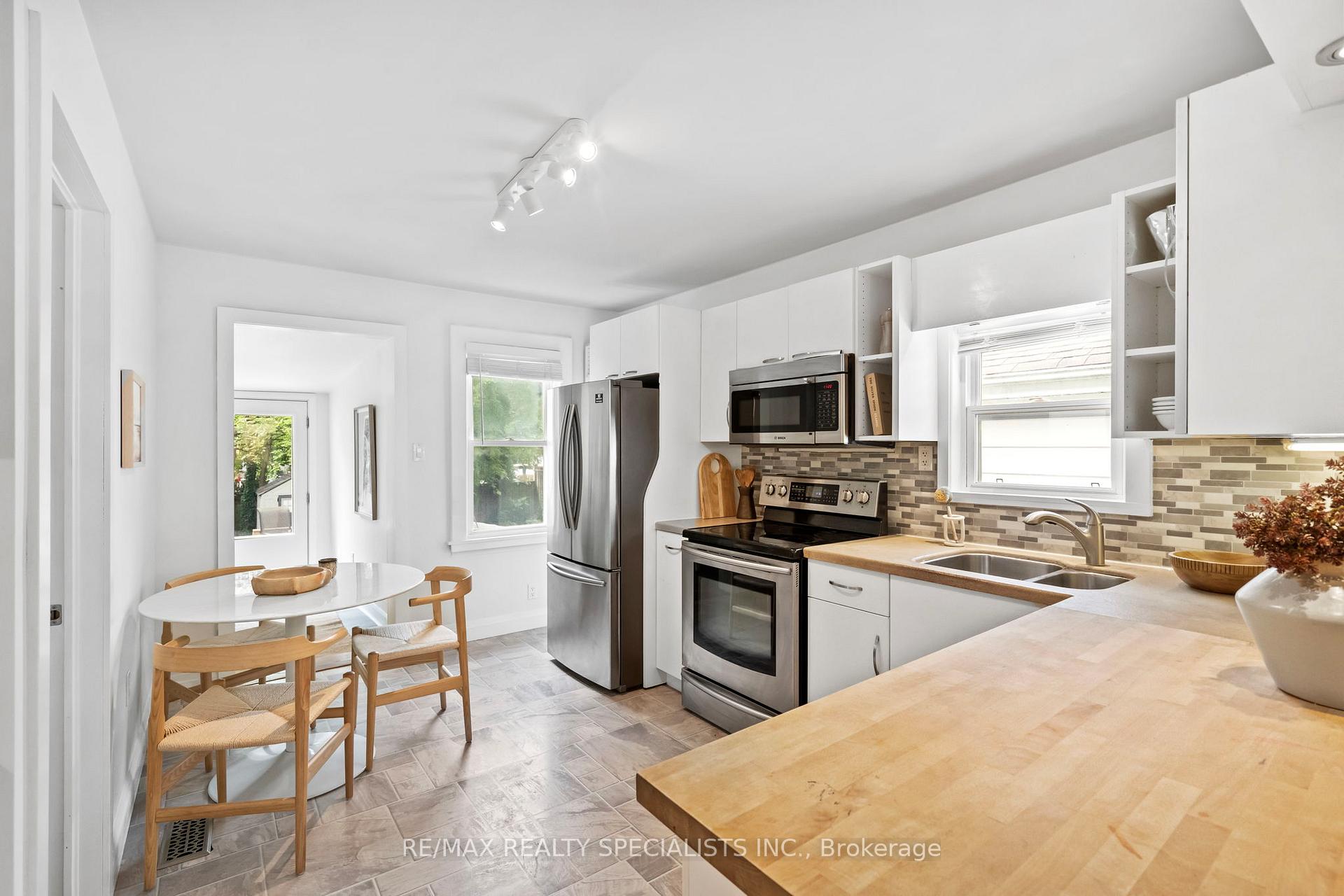 Photo 13 of 159 Hillside Avenue, Etobicoke, Mimico — HOMEH