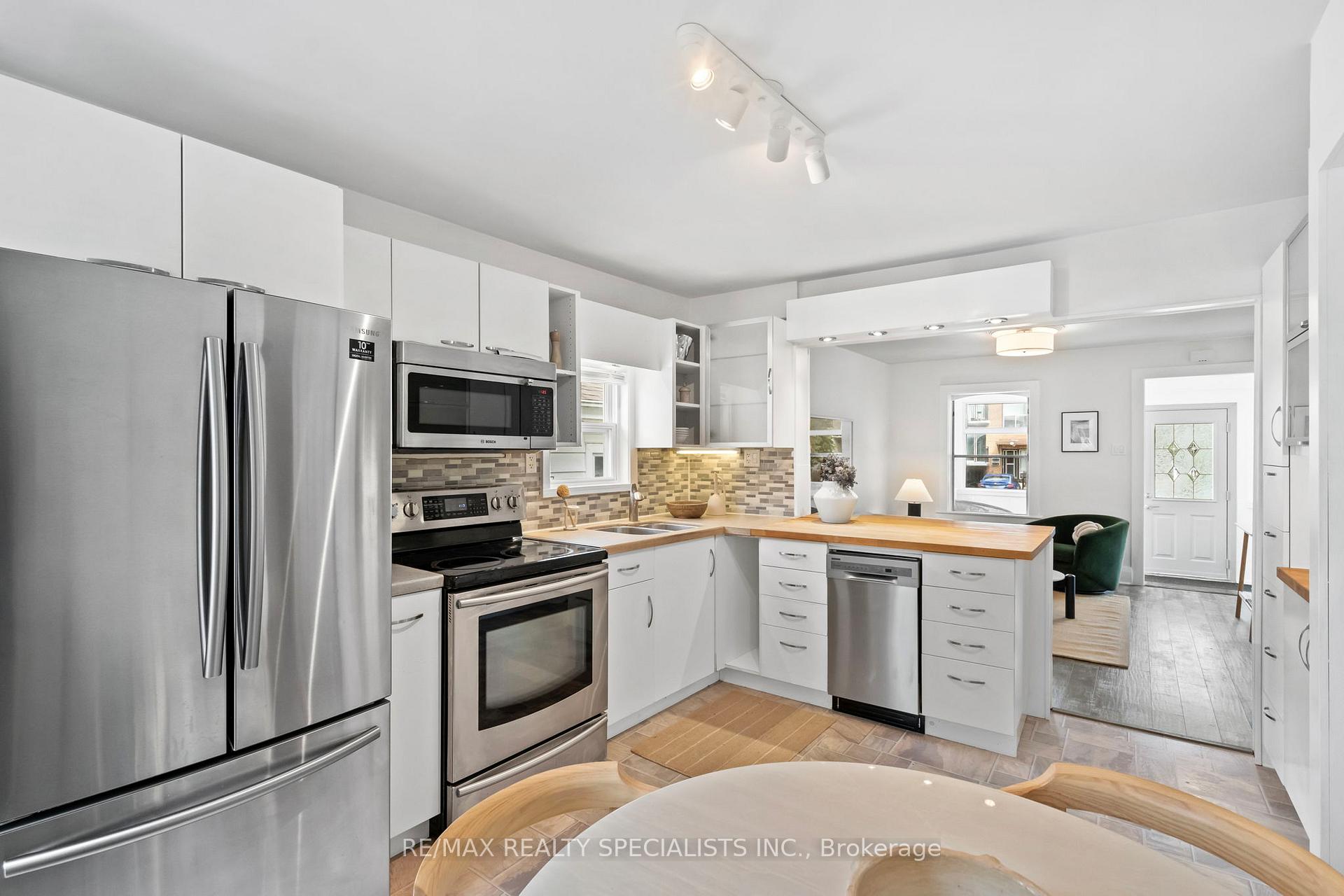 Photo 14 of 159 Hillside Avenue, Etobicoke, Mimico — HOMEH