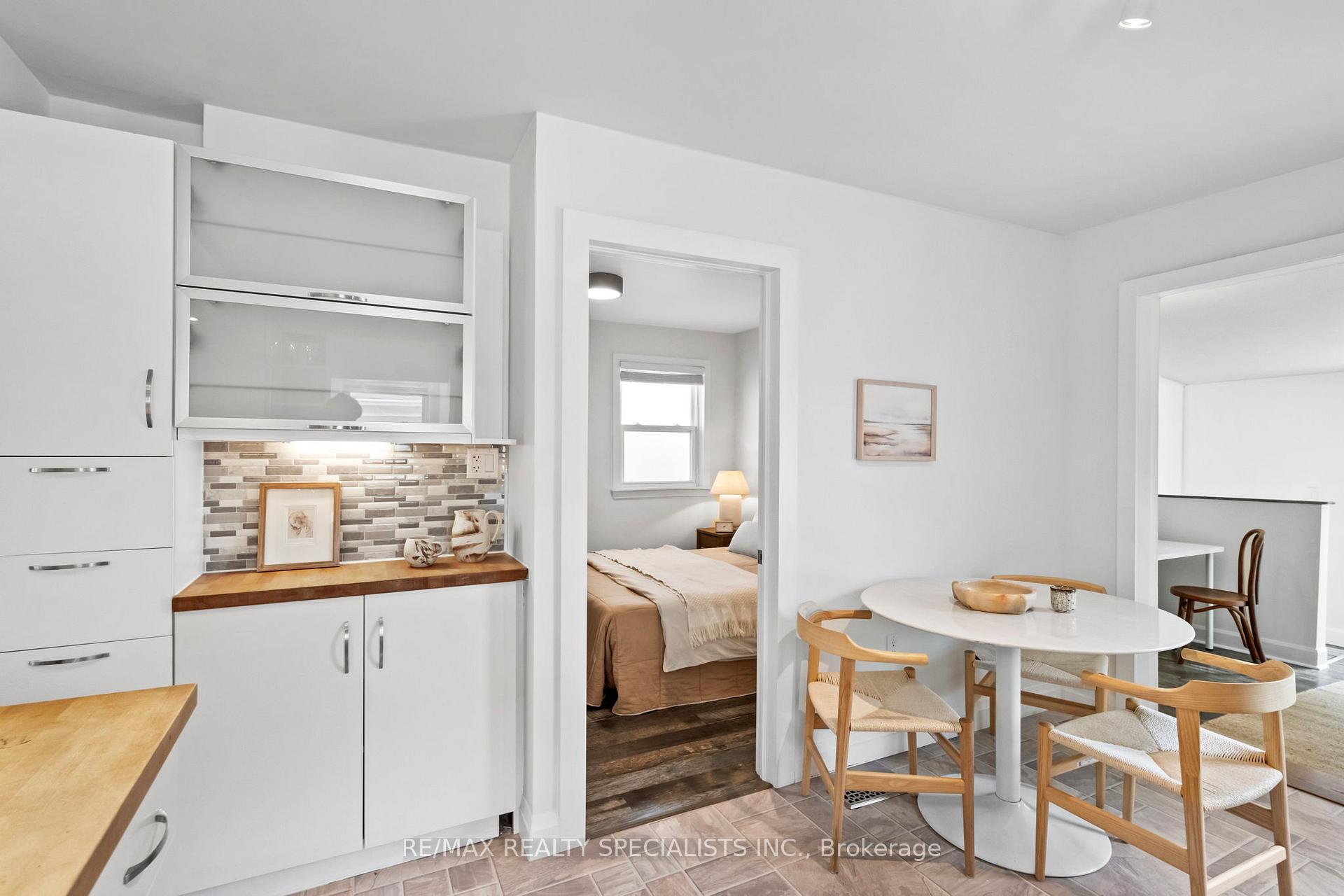 Photo 15 of 159 Hillside Avenue, Etobicoke, Mimico — HOMEH