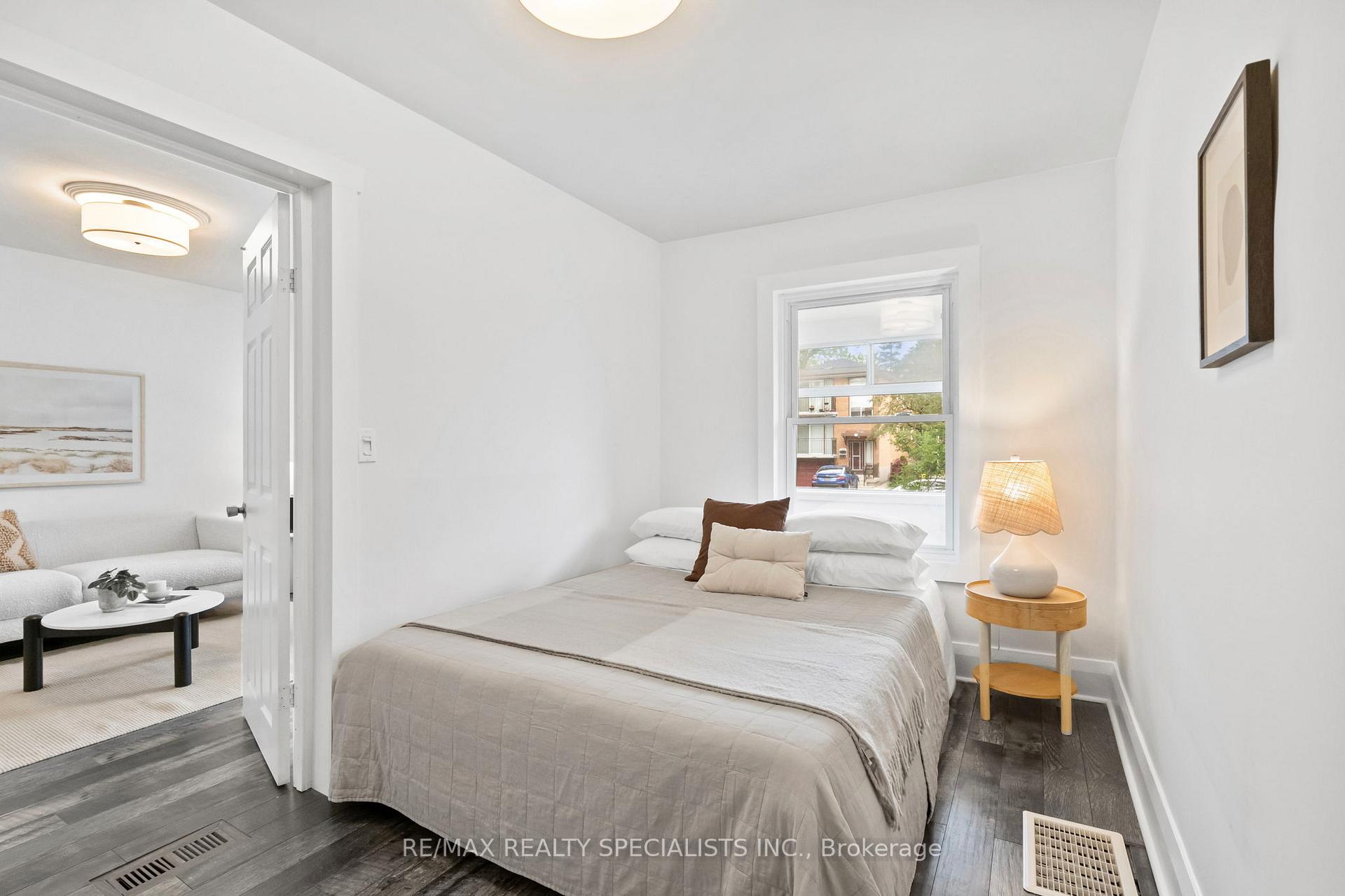 Photo 19 of 159 Hillside Avenue, Etobicoke, Mimico — HOMEH