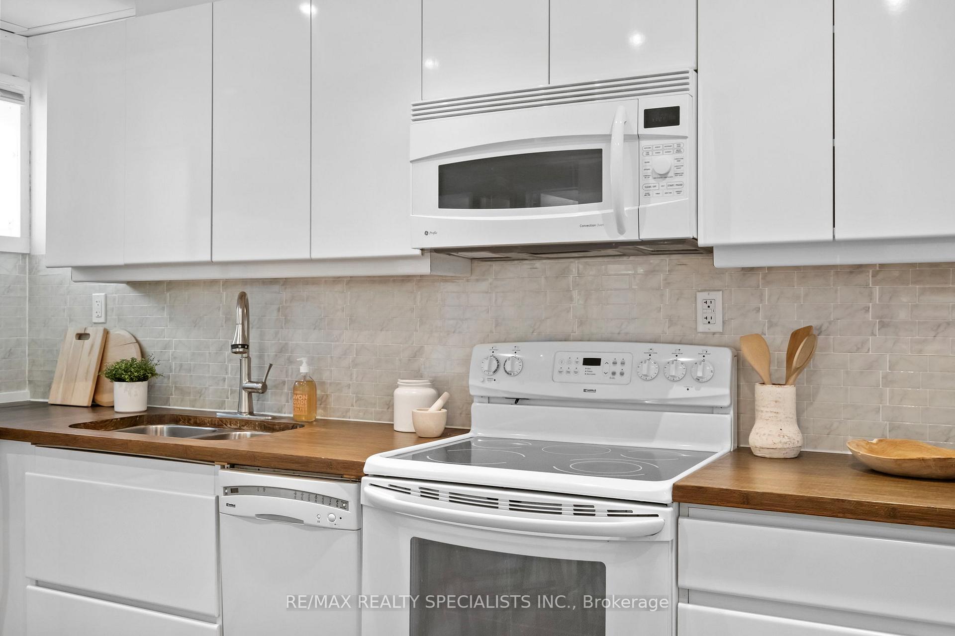 Photo 33 of 159 Hillside Avenue, Etobicoke, Mimico — HOMEH