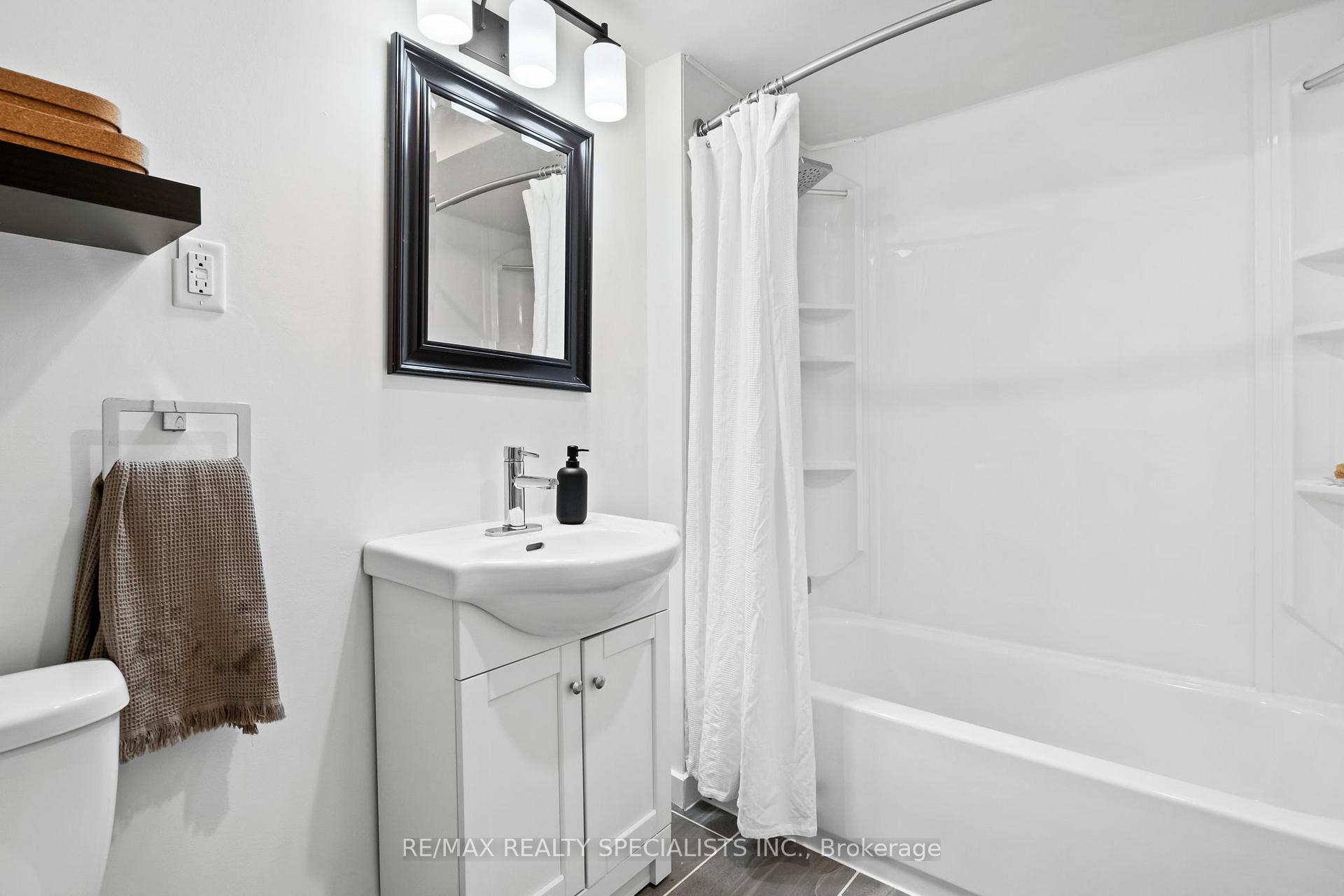 Photo 39 of 159 Hillside Avenue, Etobicoke, Mimico — HOMEH