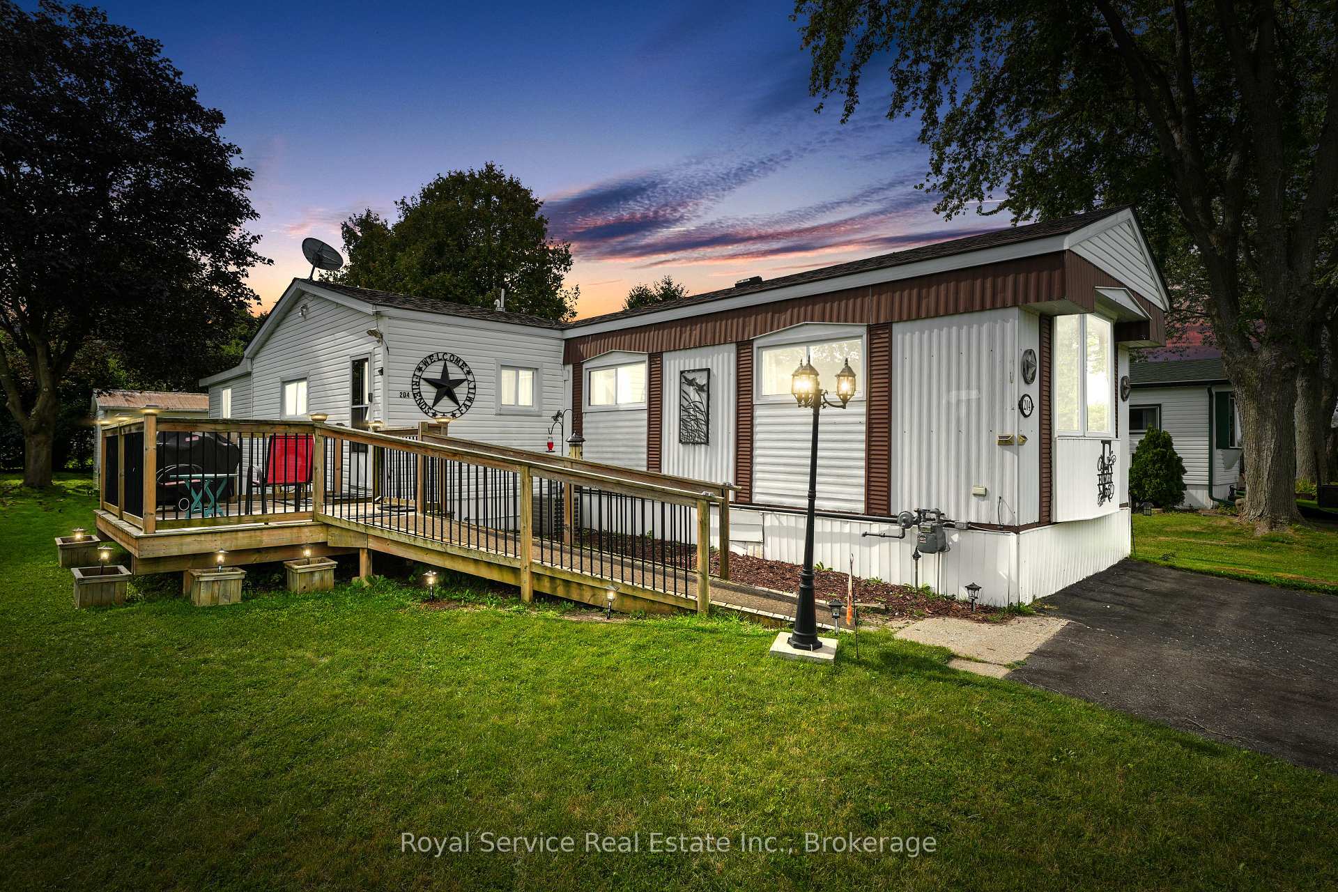 Photo of 204 Lynn Crescent