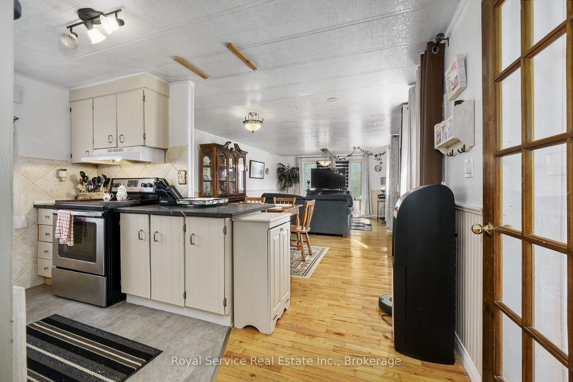Photo 12 of 204 Lynn Crescent, Hamilton Township, Rural Hamilton — HOMEH