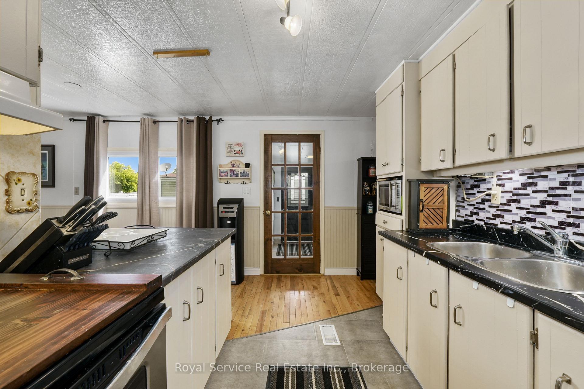 Photo 15 of 204 Lynn Crescent, Hamilton Township, Rural Hamilton — HOMEH
