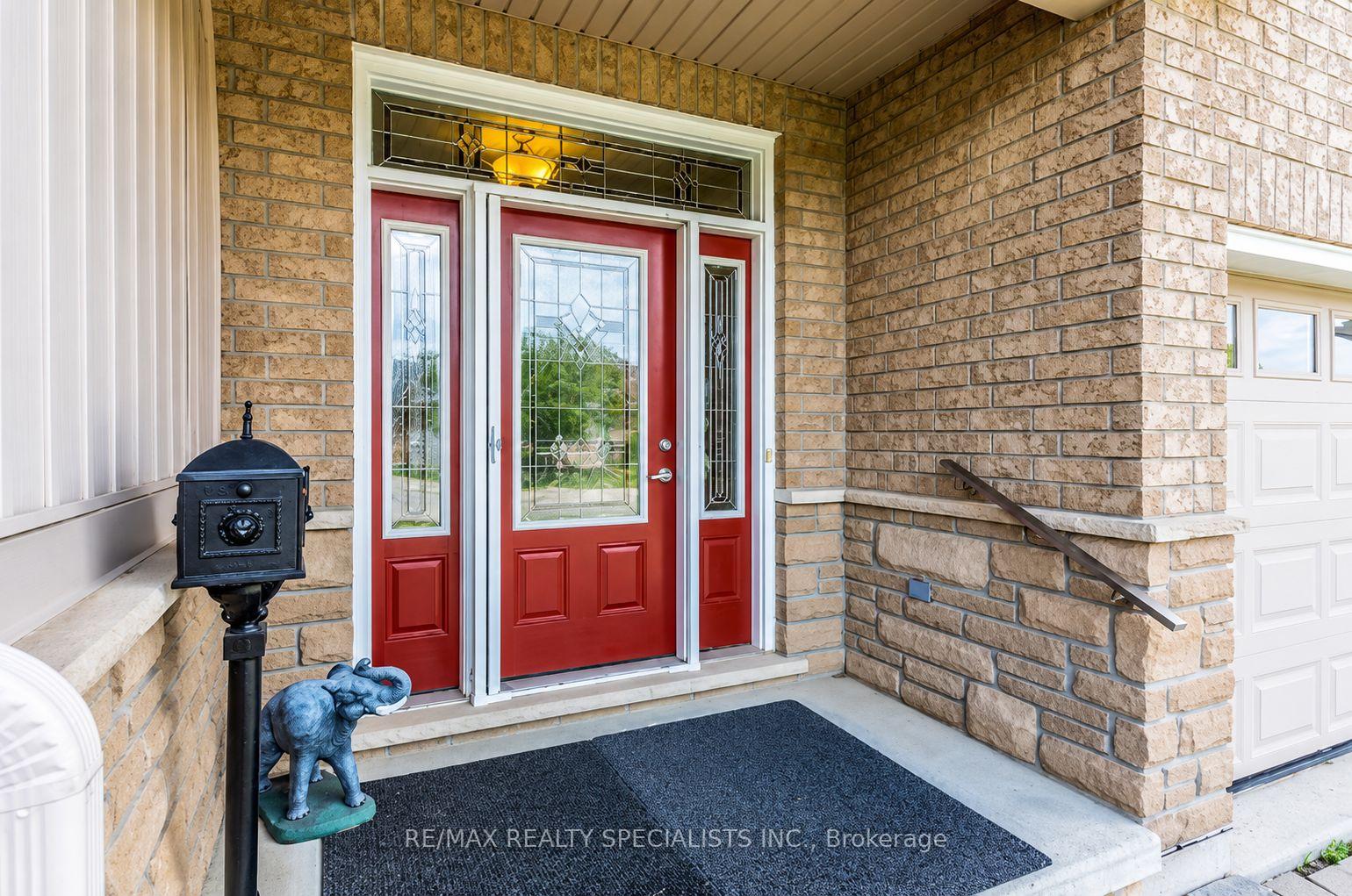 Photo 2 of 61 Jones Crescent, Tillsonburg — HOMEH
