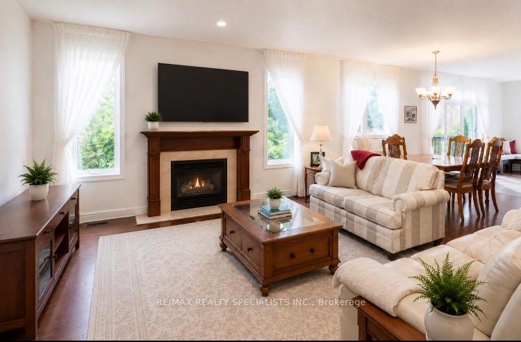 Photo 8 of 61 Jones Crescent, Tillsonburg — HOMEH