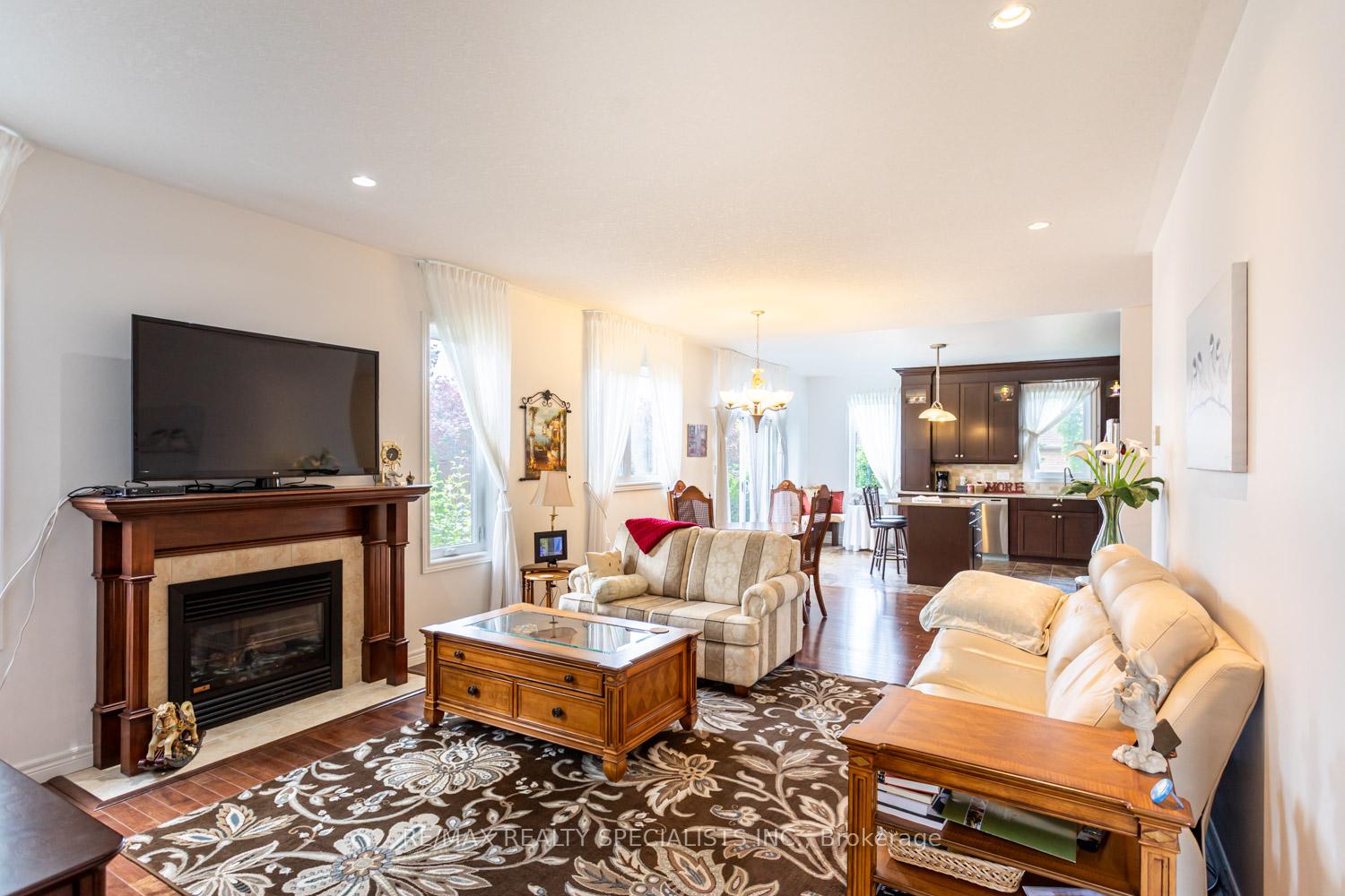 Photo 10 of 61 Jones Crescent, Tillsonburg — HOMEH