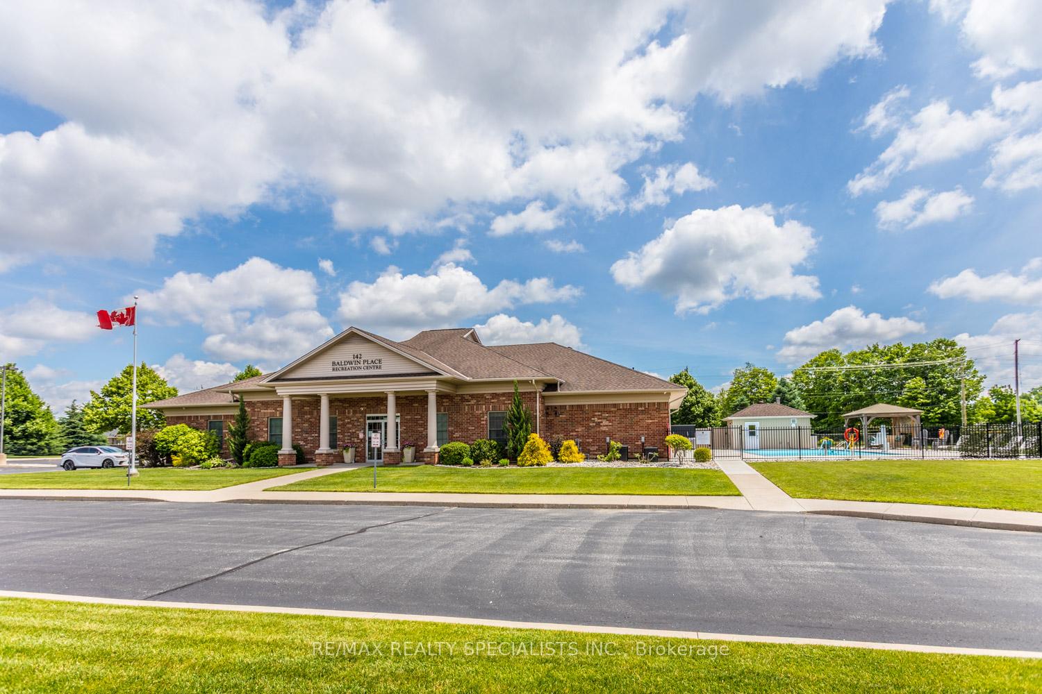 Photo 32 of 61 Jones Crescent, Tillsonburg — HOMEH