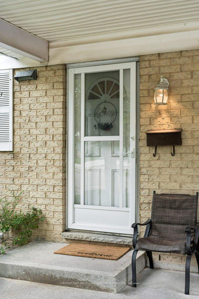 Photo 3 of Unit 4, 255 Northlake Drive, Waterloo, North Lakeshore — HOMEH