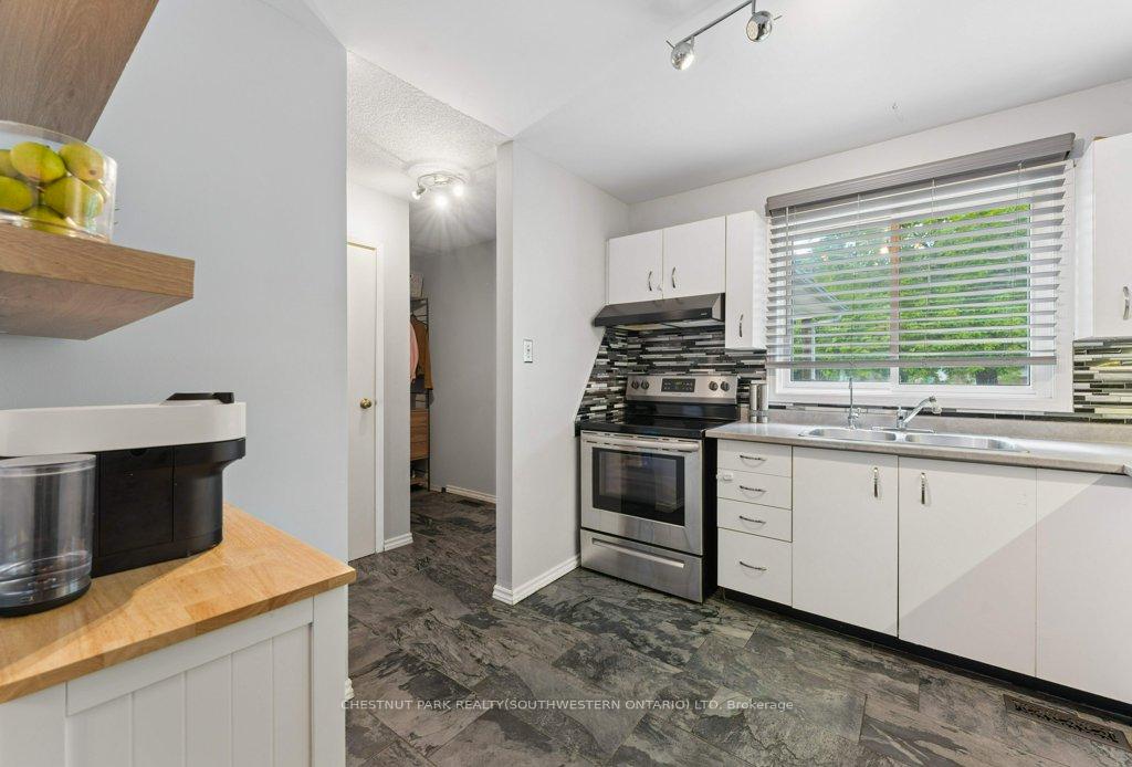 Photo 8 of Unit 4, 255 Northlake Drive, Waterloo, North Lakeshore — HOMEH