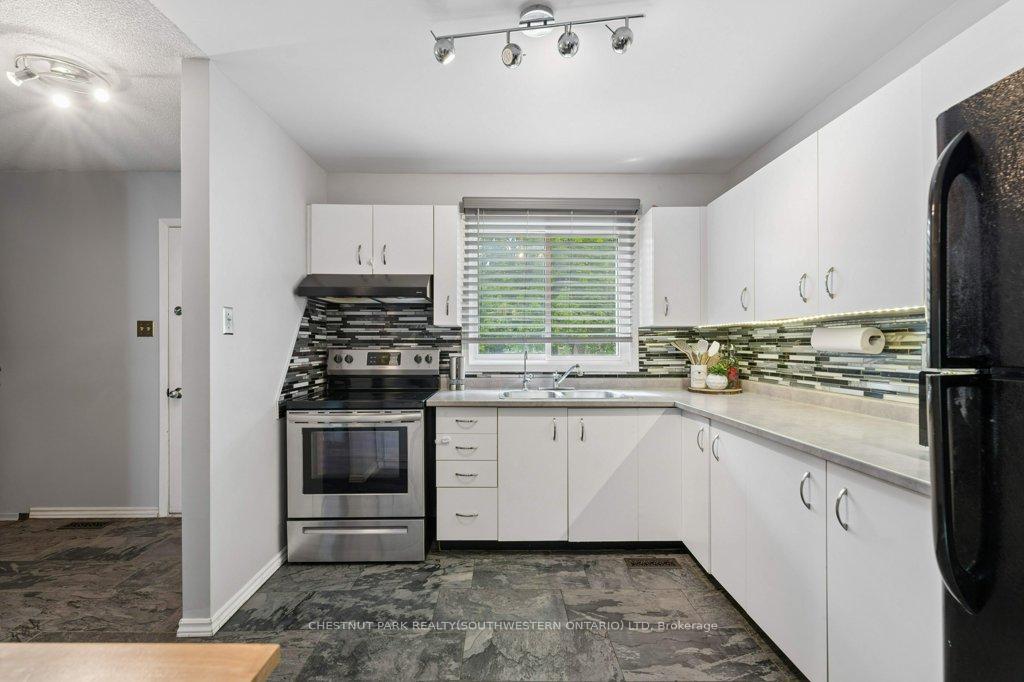 Photo 10 of Unit 4, 255 Northlake Drive, Waterloo, North Lakeshore — HOMEH