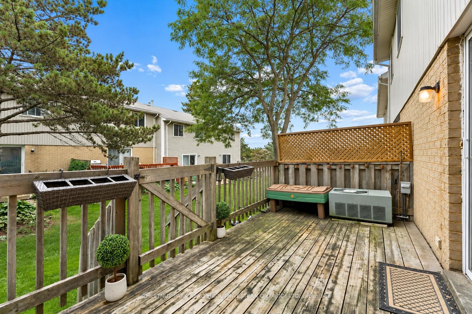 Photo 30 of Unit 4, 255 Northlake Drive, Waterloo, North Lakeshore — HOMEH