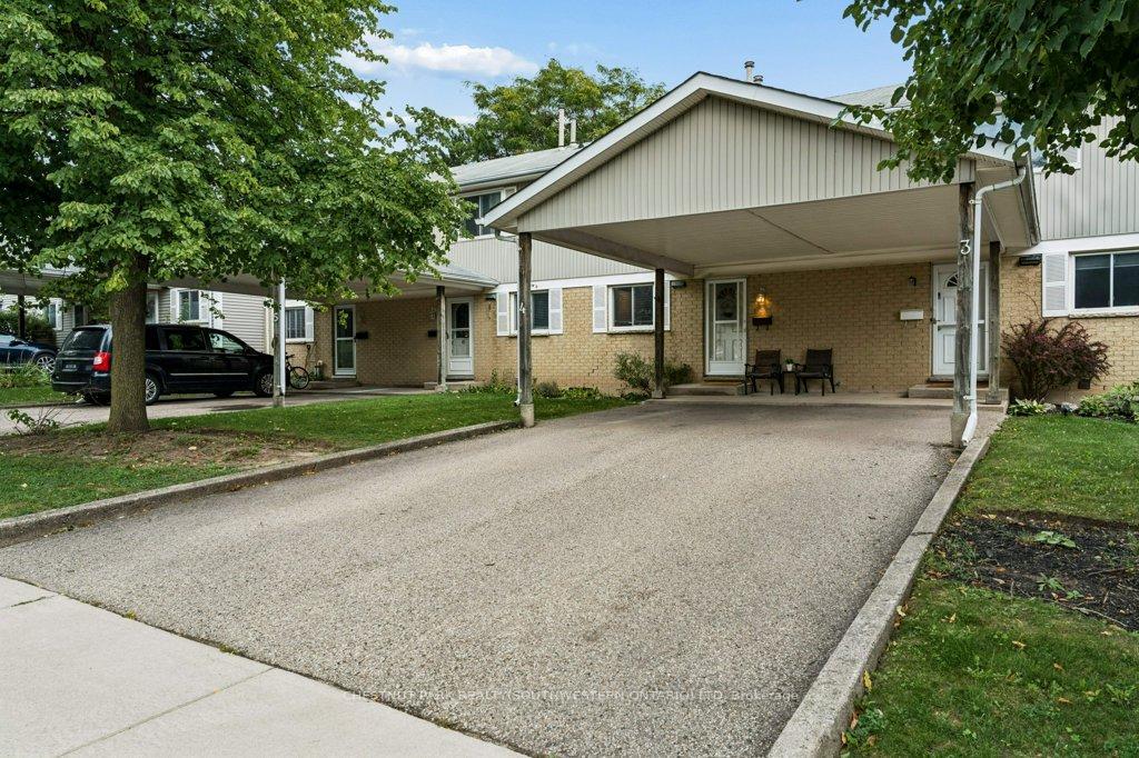Photo 33 of Unit 4, 255 Northlake Drive, Waterloo, North Lakeshore — HOMEH