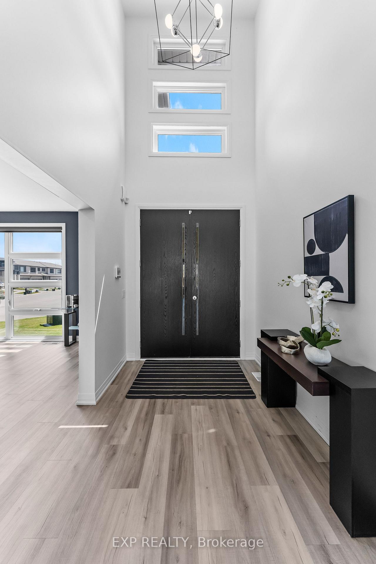 Photo 5 of 7365 Jonathan Drive, Niagara Falls, Brown — HOMEH