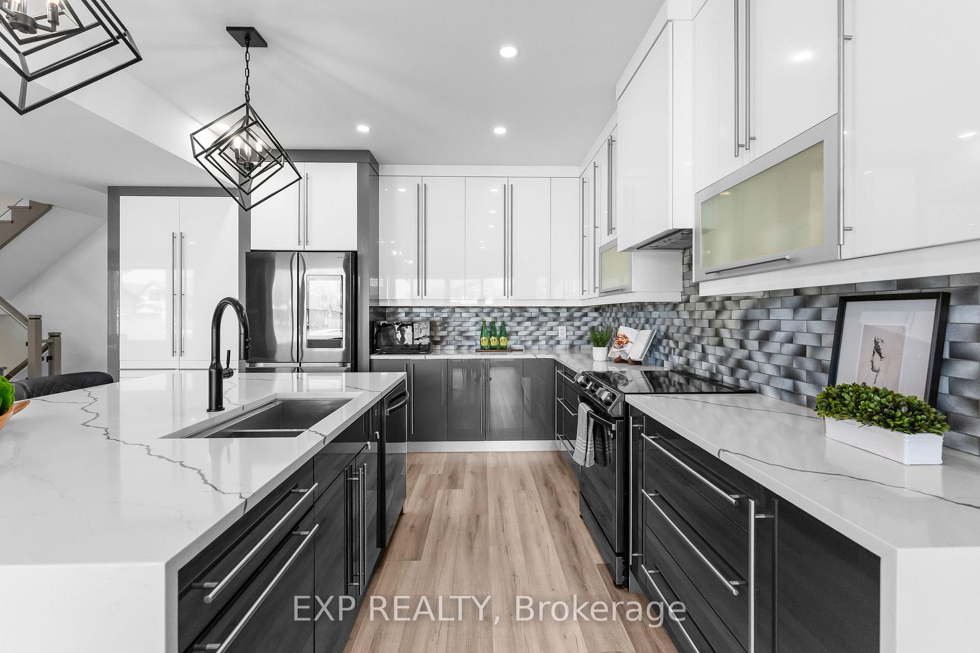Photo 9 of 7365 Jonathan Drive, Niagara Falls, Brown — HOMEH