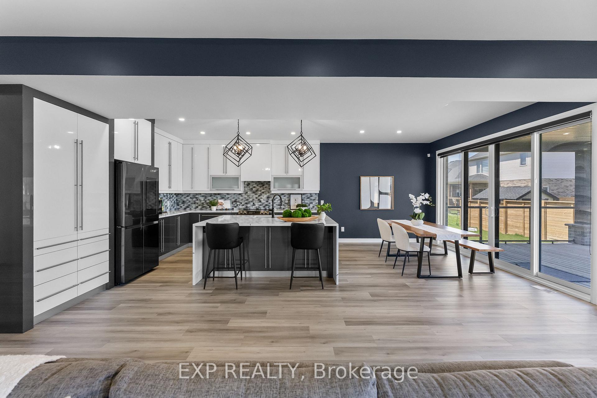 Photo 10 of 7365 Jonathan Drive, Niagara Falls, Brown — HOMEH