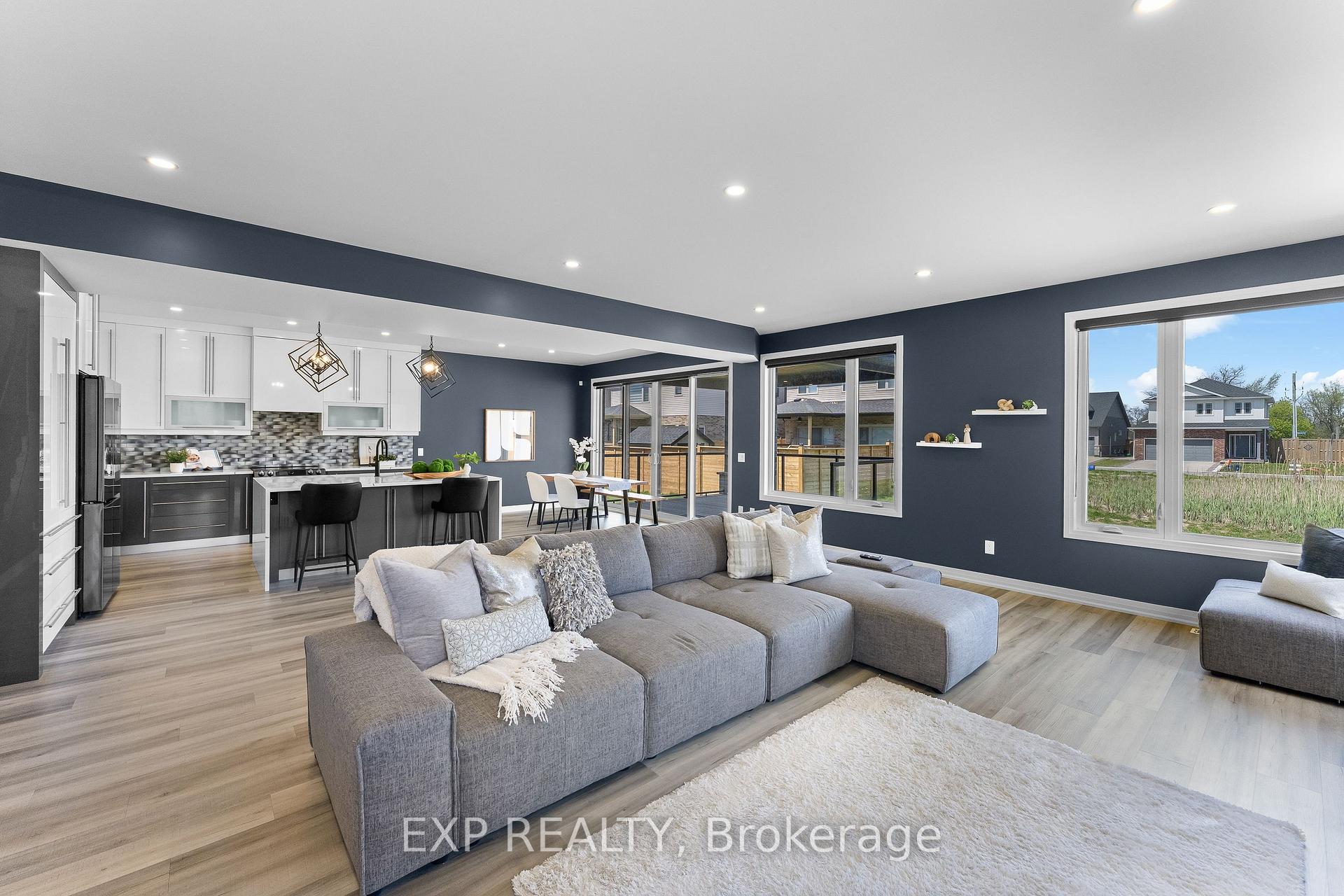 Photo 12 of 7365 Jonathan Drive, Niagara Falls, Brown — HOMEH
