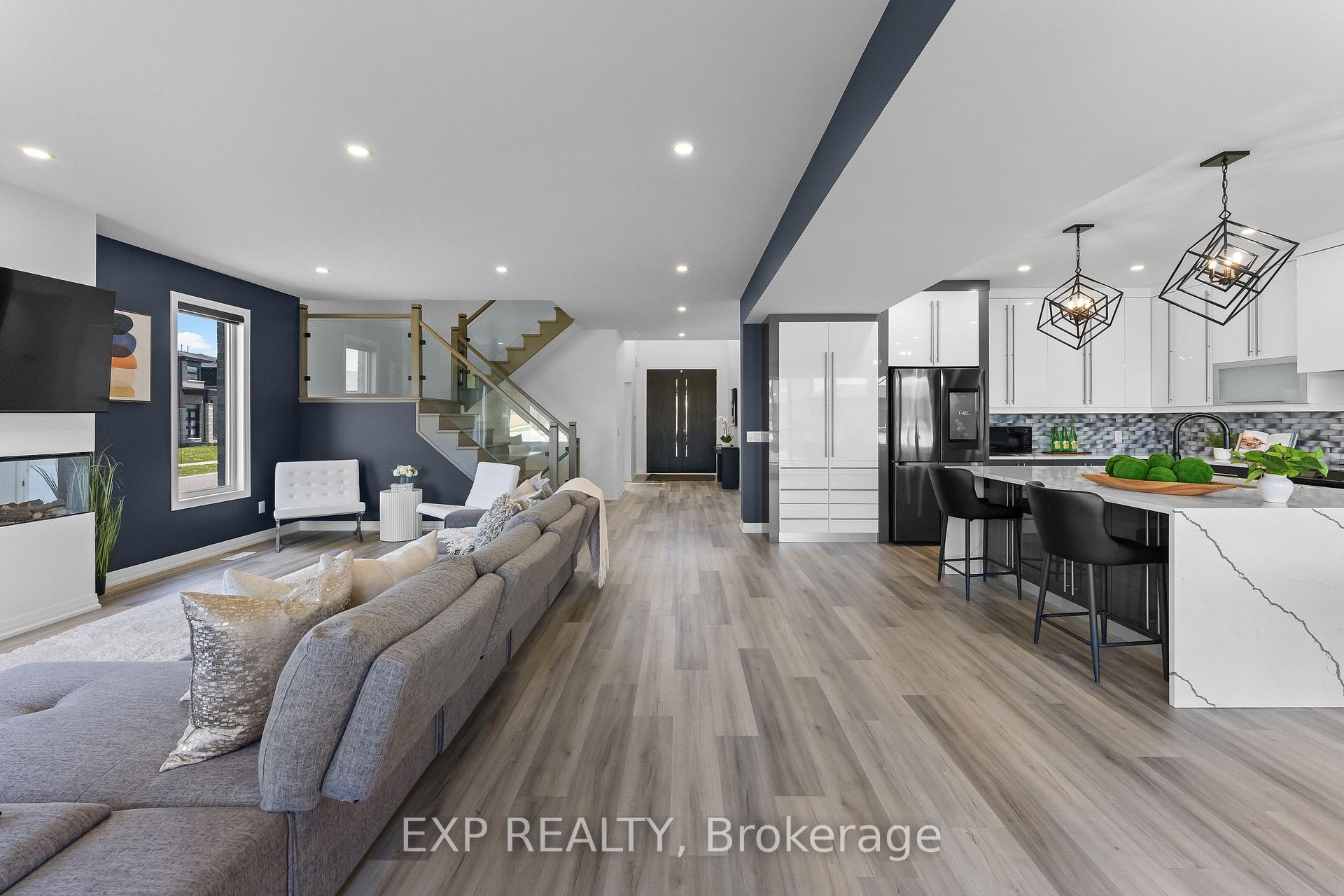 Photo 15 of 7365 Jonathan Drive, Niagara Falls, Brown — HOMEH