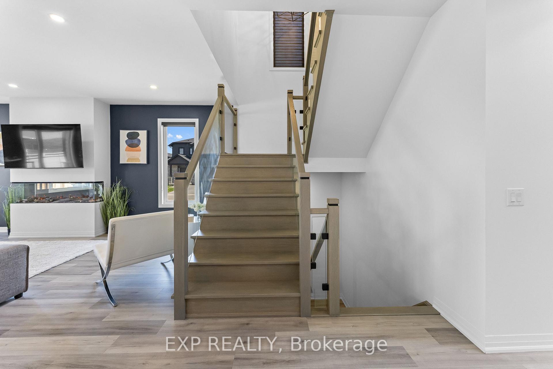 Photo 18 of 7365 Jonathan Drive, Niagara Falls, Brown — HOMEH