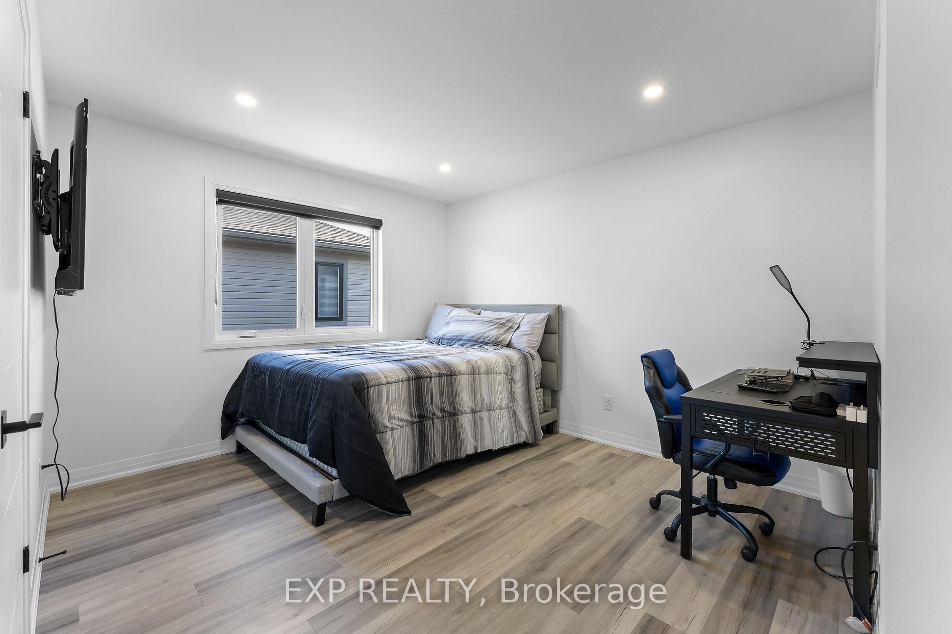 Photo 30 of 7365 Jonathan Drive, Niagara Falls, Brown — HOMEH
