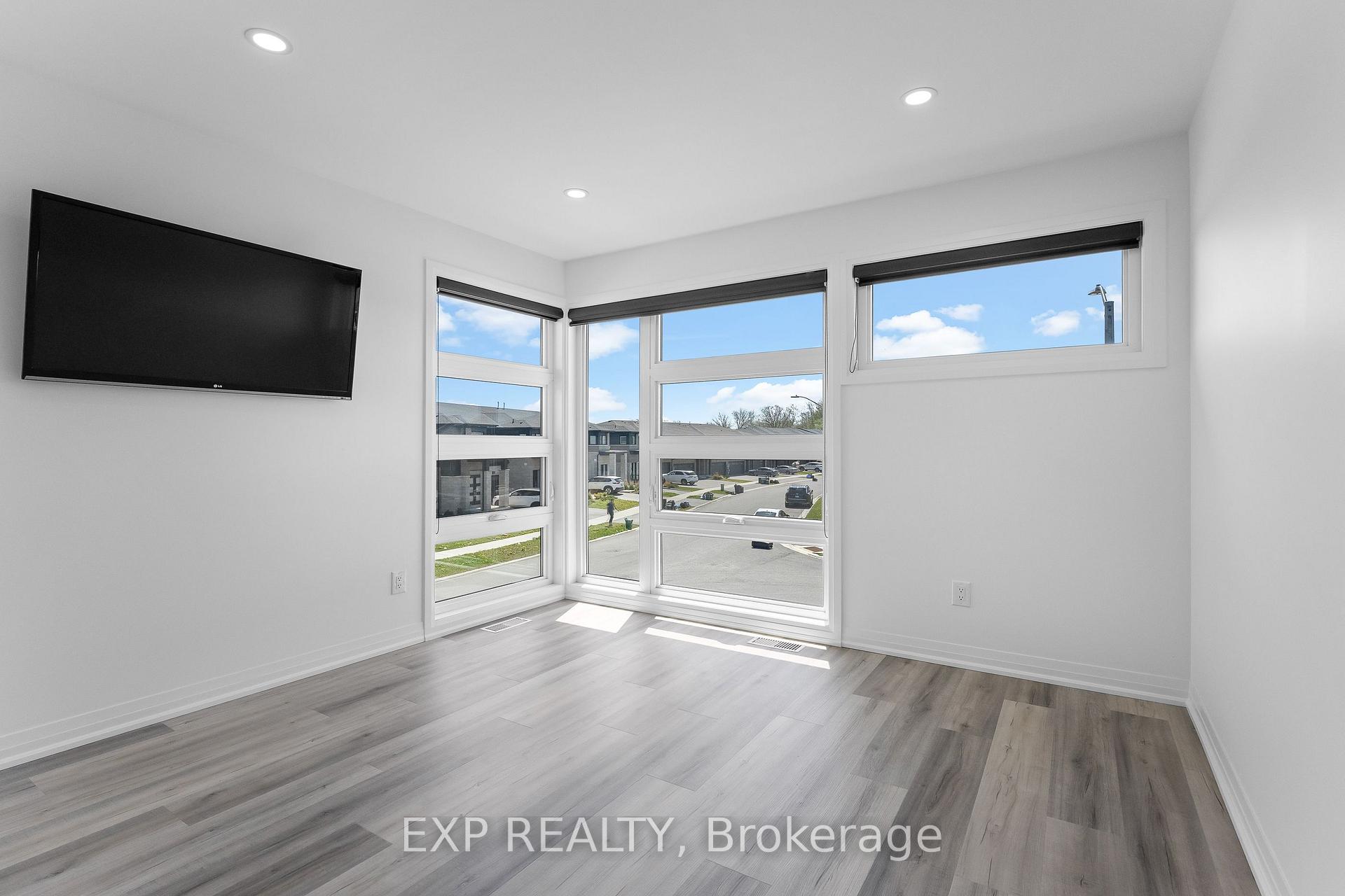 Photo 32 of 7365 Jonathan Drive, Niagara Falls, Brown — HOMEH
