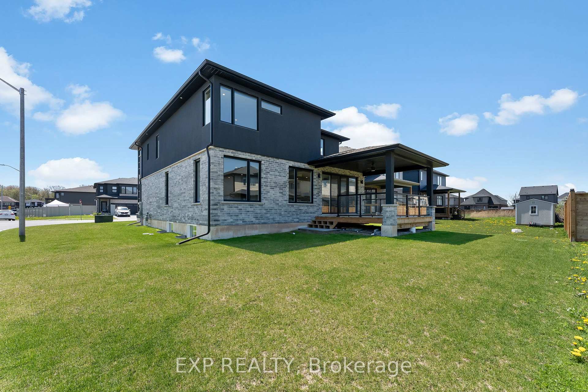 Photo 38 of 7365 Jonathan Drive, Niagara Falls, Brown — HOMEH