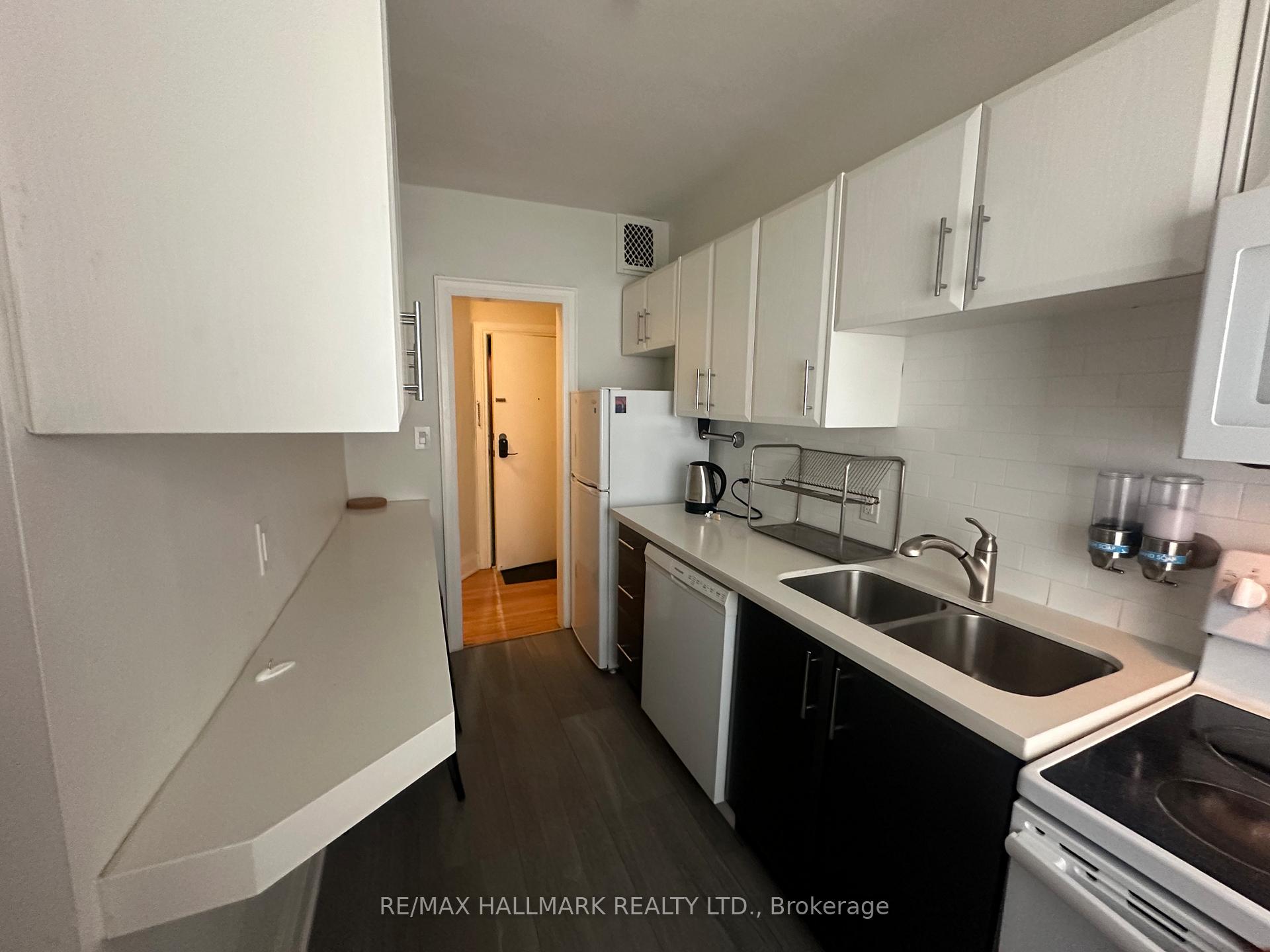 Photo 2 of Unit 9, 595 St Clair Avenue W, Toronto, Wychwood — HOMEH