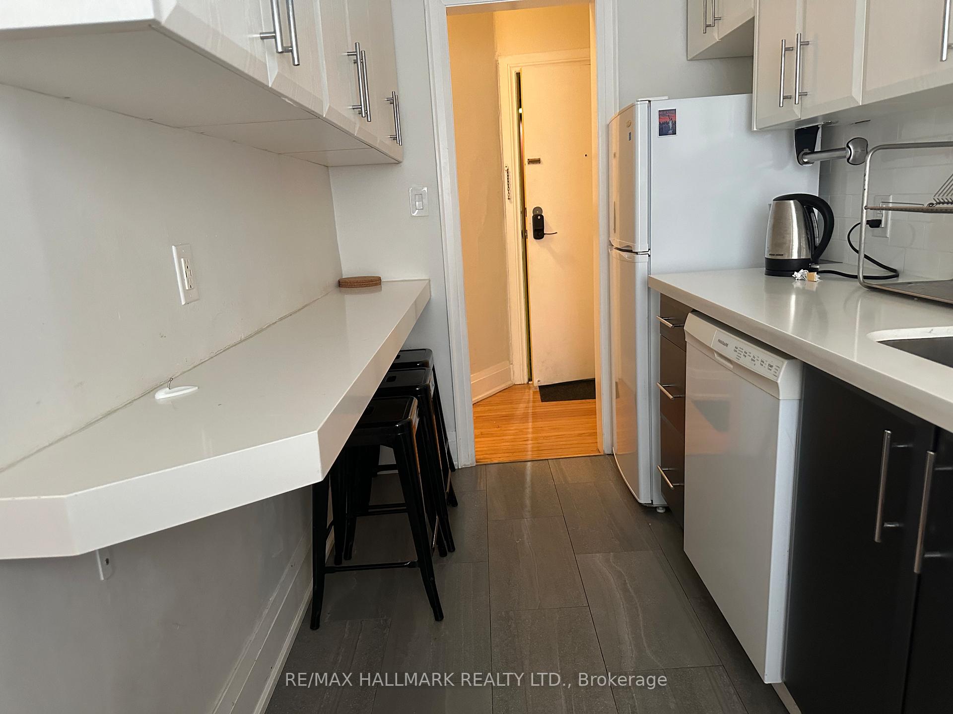Photo 3 of Unit 9, 595 St Clair Avenue W, Toronto, Wychwood — HOMEH