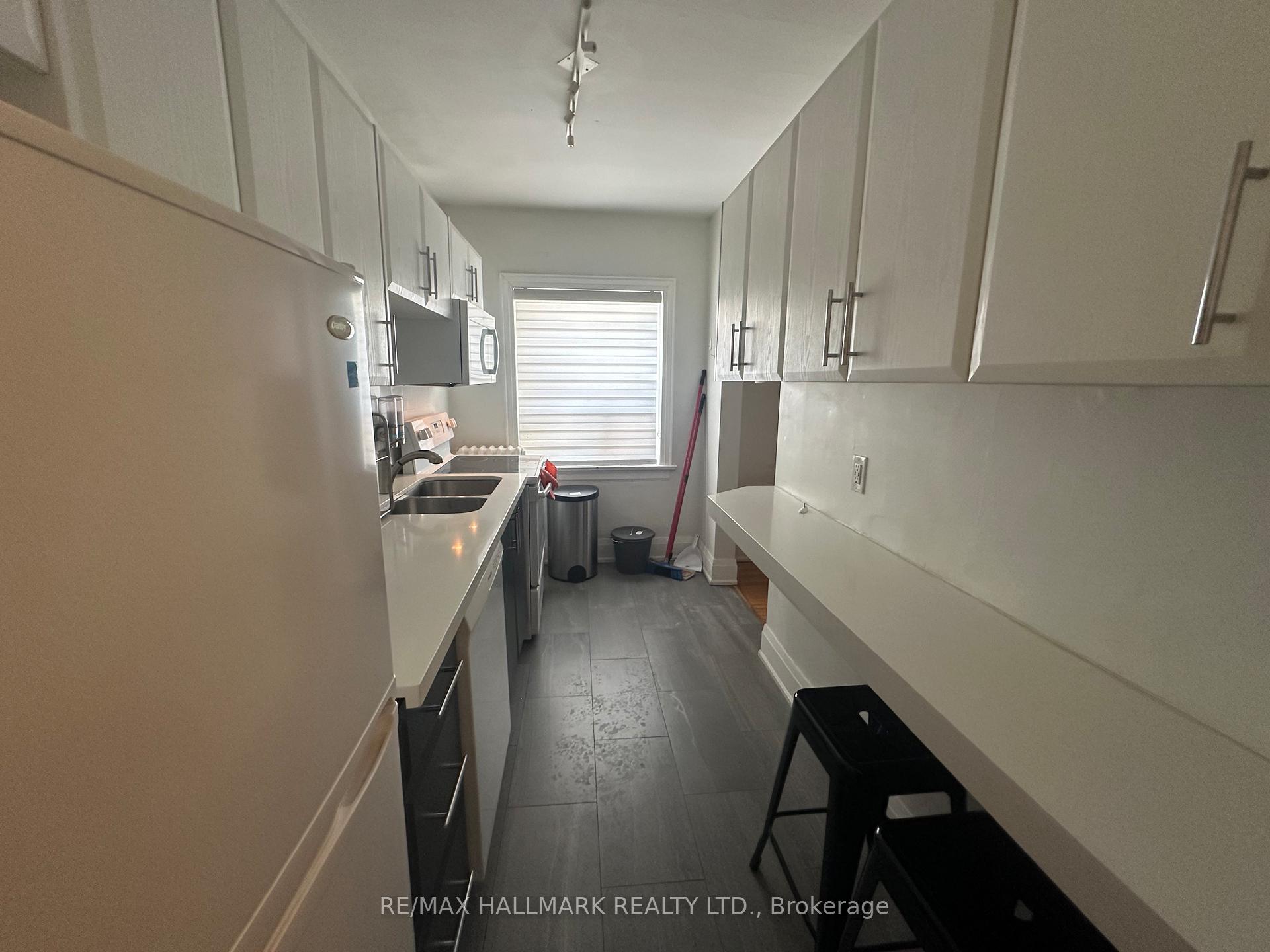 Photo 5 of Unit 9, 595 St Clair Avenue W, Toronto, Wychwood — HOMEH