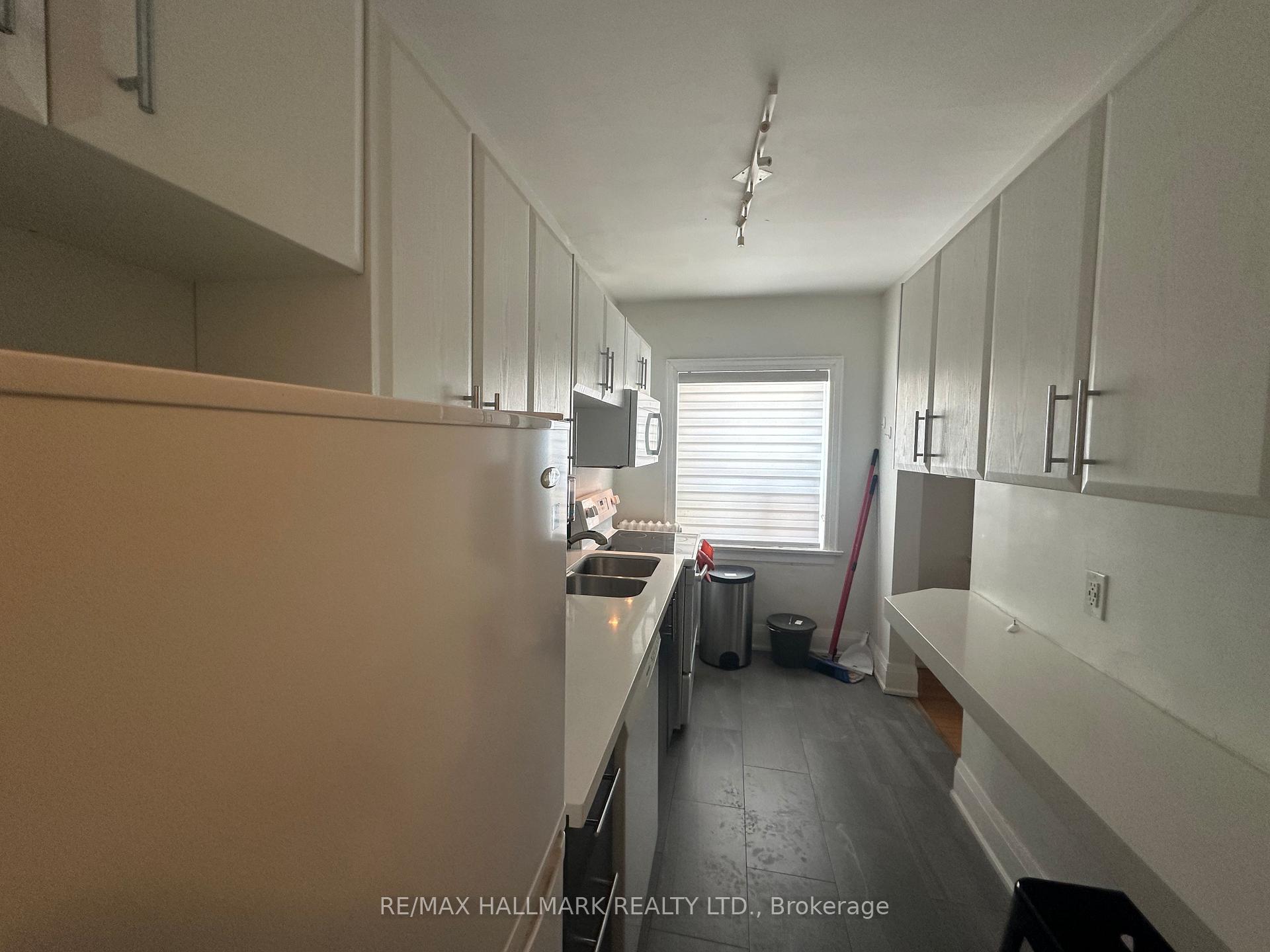 Photo 6 of Unit 9, 595 St Clair Avenue W, Toronto, Wychwood — HOMEH