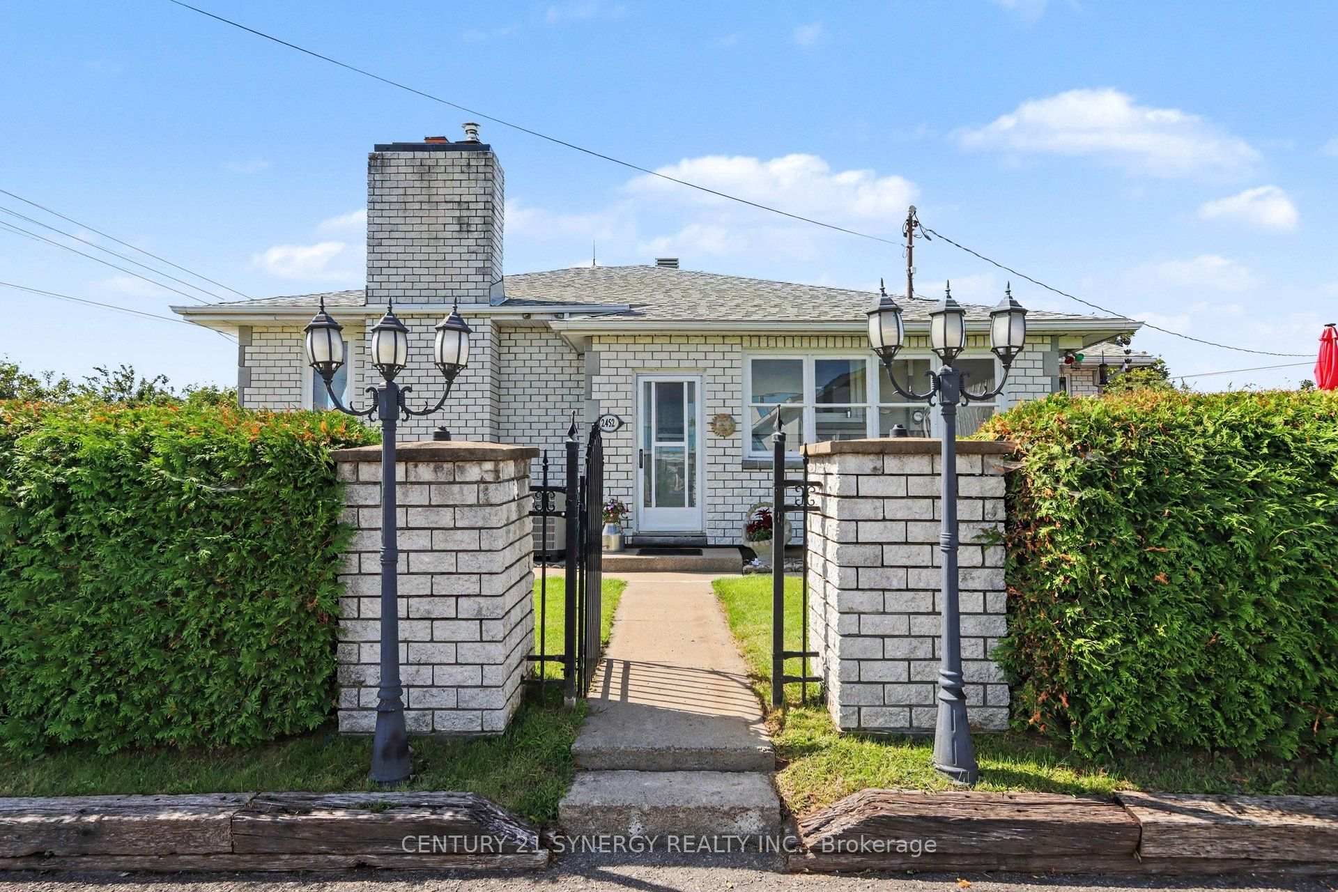 Photo of 2452 Colonial Road