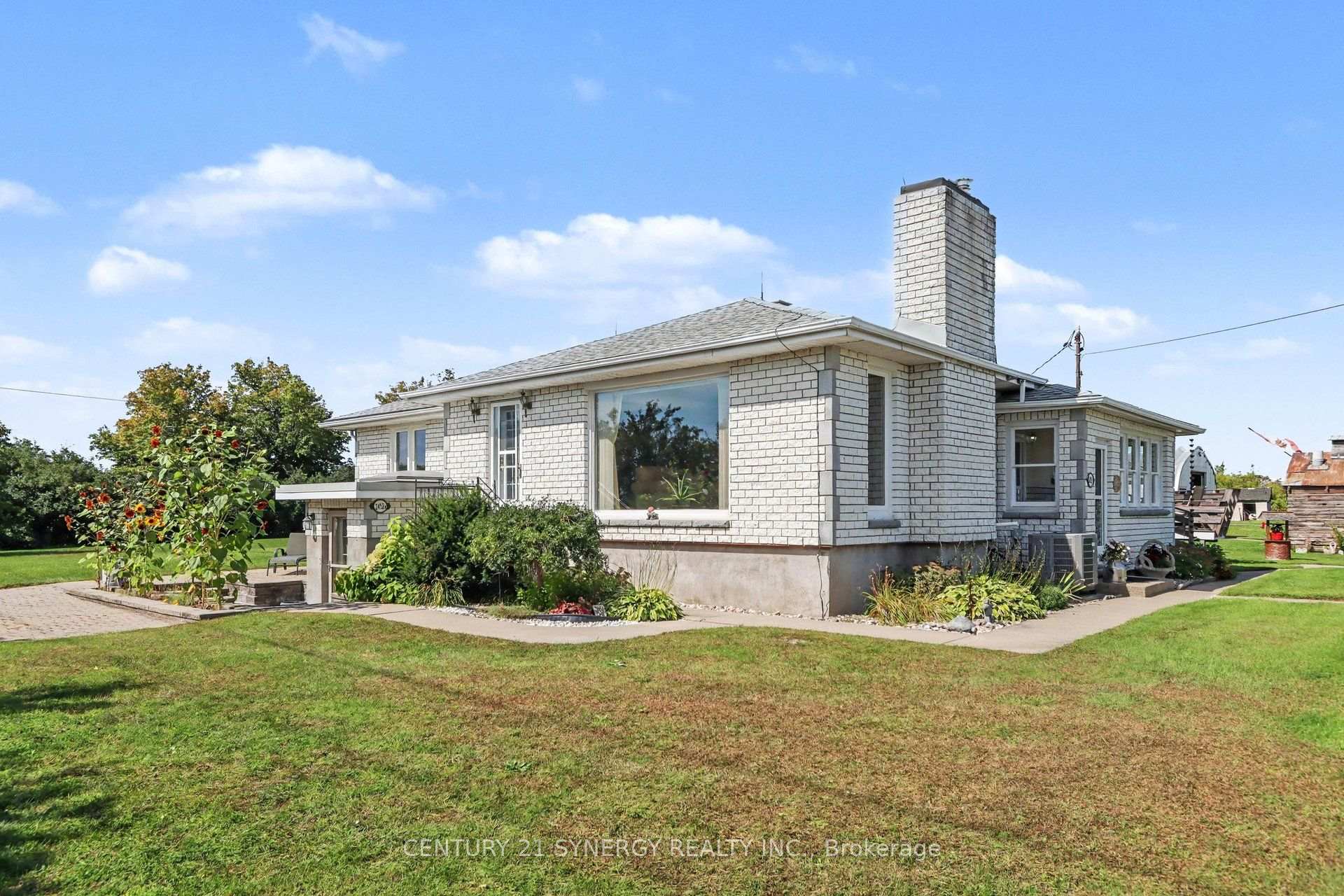 Photo 2 of 2452 Colonial Road, Ottawa, Cumberland West — HOMEH