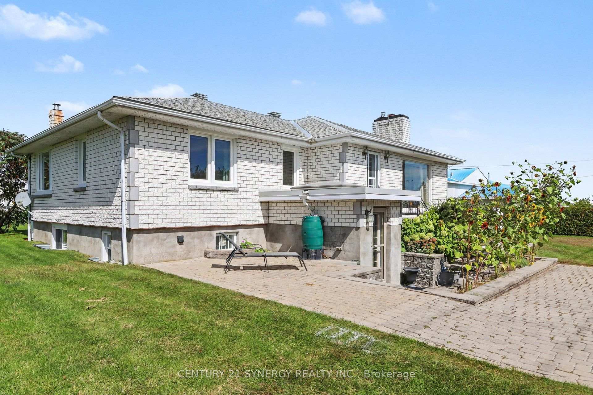 Photo 3 of 2452 Colonial Road, Ottawa, Cumberland West — HOMEH