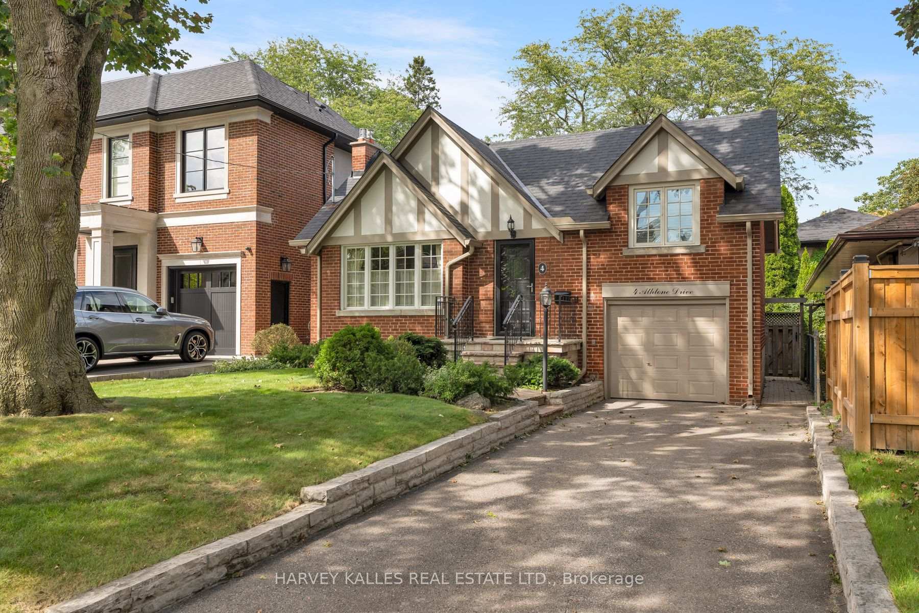 Photo 2 of 4 Athlone Drive, Etobicoke, Stonegate-Queensway — HOMEH