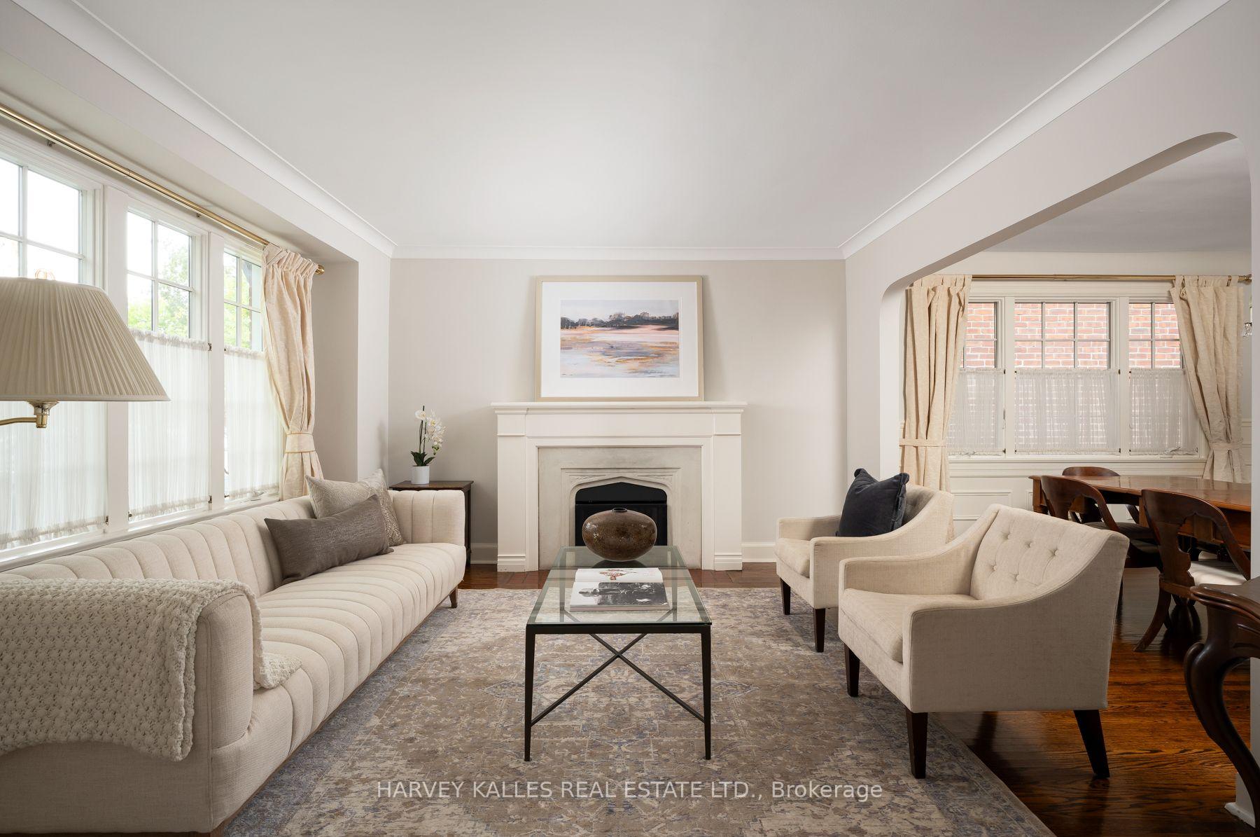 Photo 5 of 4 Athlone Drive, Etobicoke, Stonegate-Queensway — HOMEH